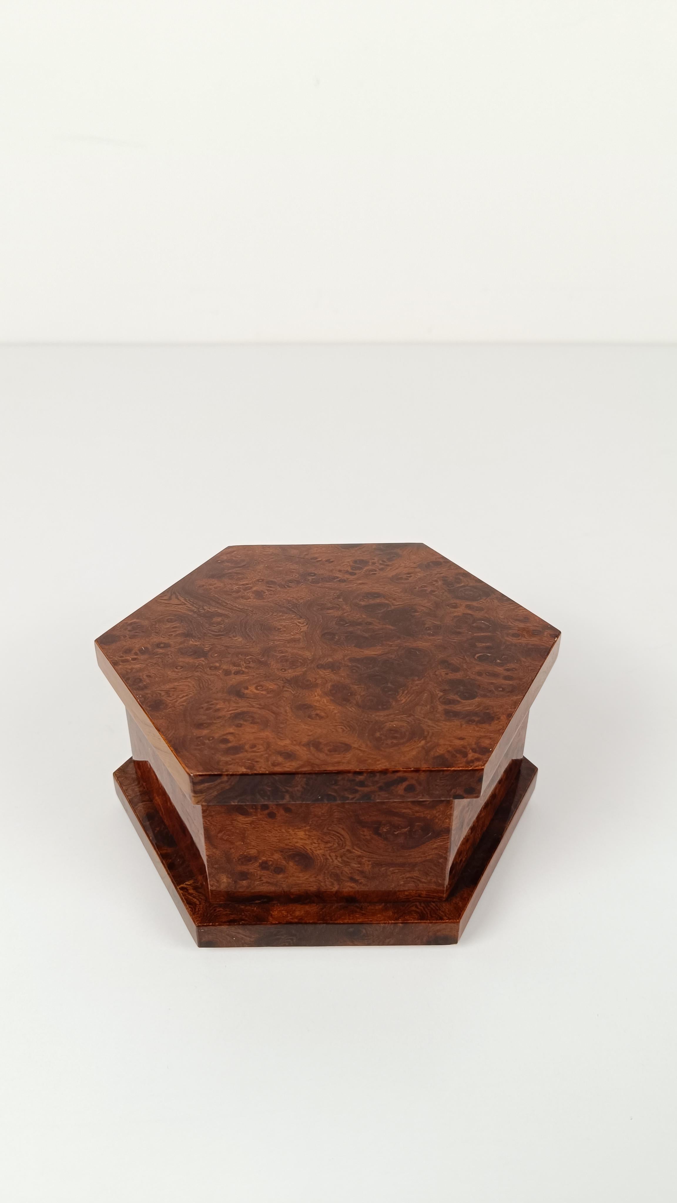 Italian 1970s Hexagonal Trinket Box in Burl-Veneered Wood im Angebot 4