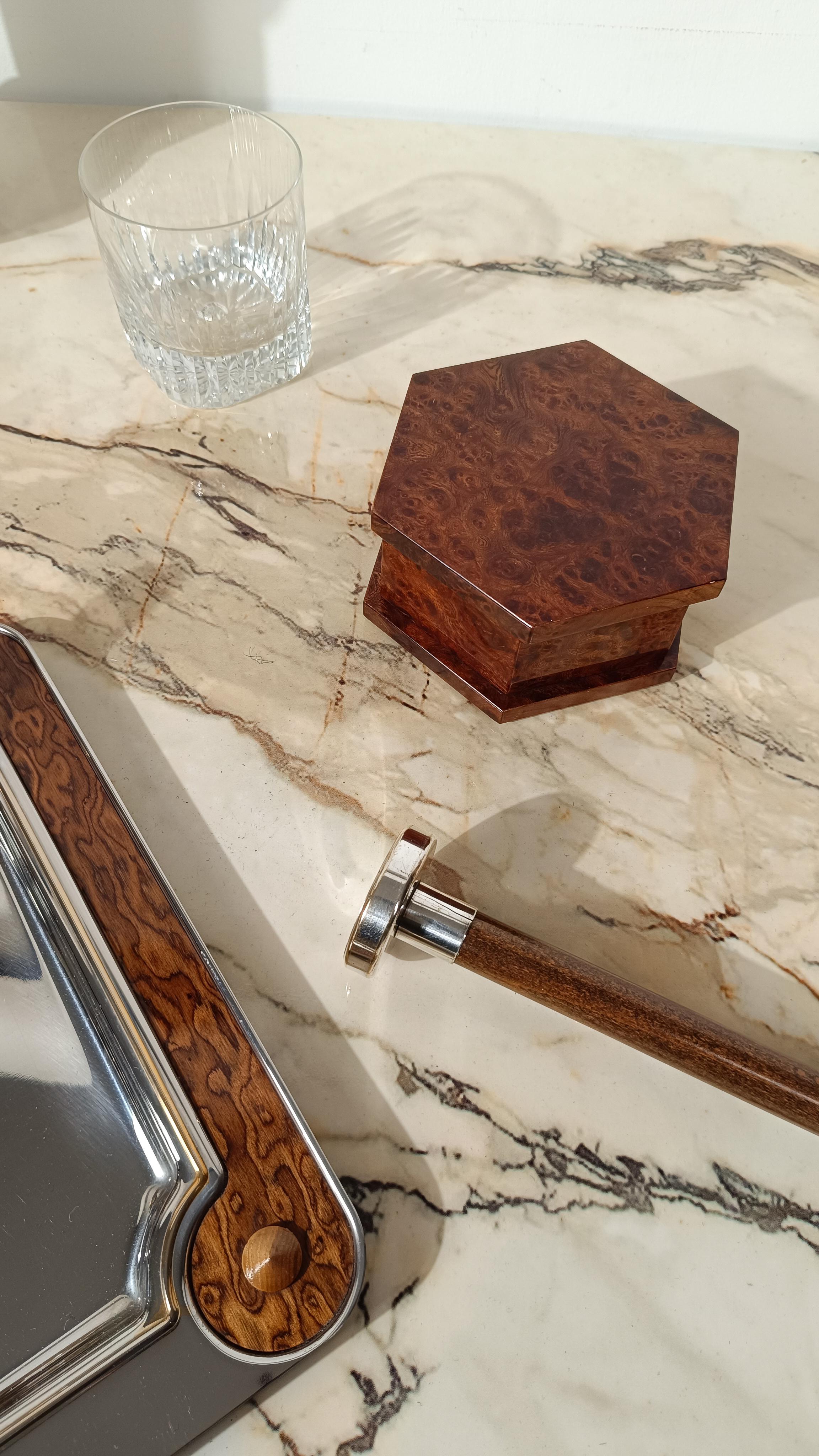 Italian 1970s Hexagonal Trinket Box in Burl-Veneered Wood (Moderne der Mitte des Jahrhunderts) im Angebot