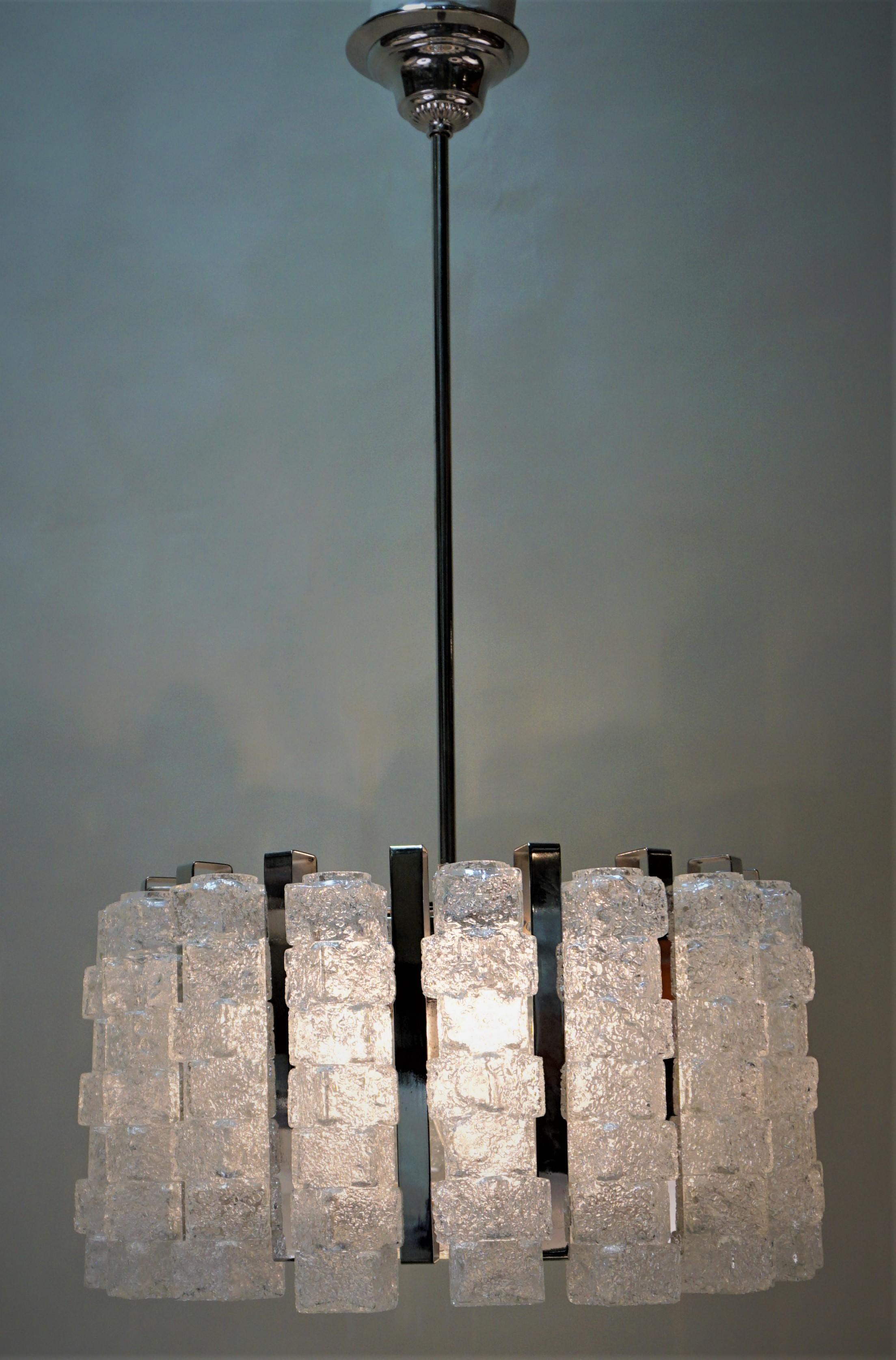 Modern Italian 1970s Ice Cube Glass Chandelier by Mazzega