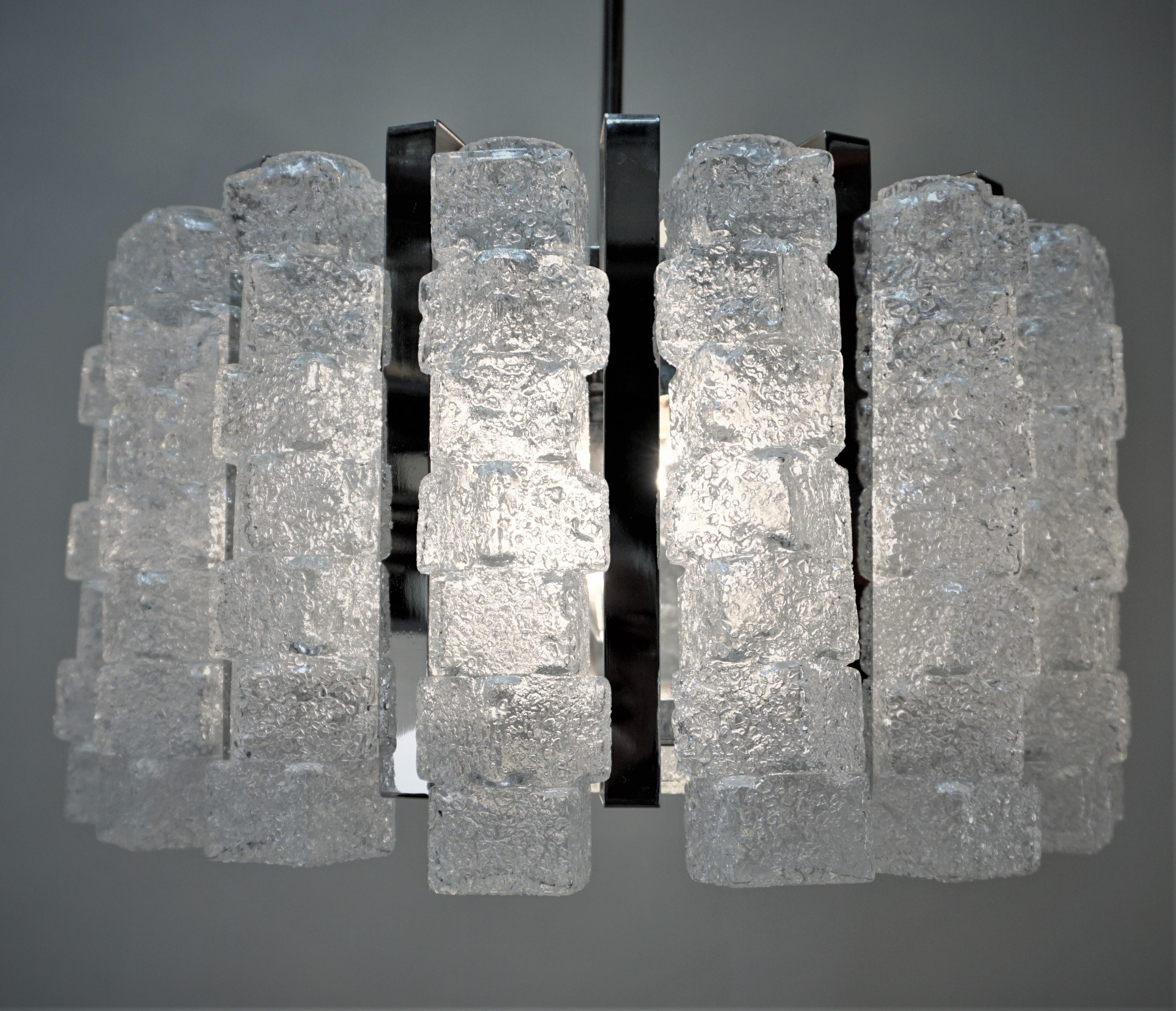 Late 20th Century Italian 1970s Ice Cube Glass Chandelier by Mazzega