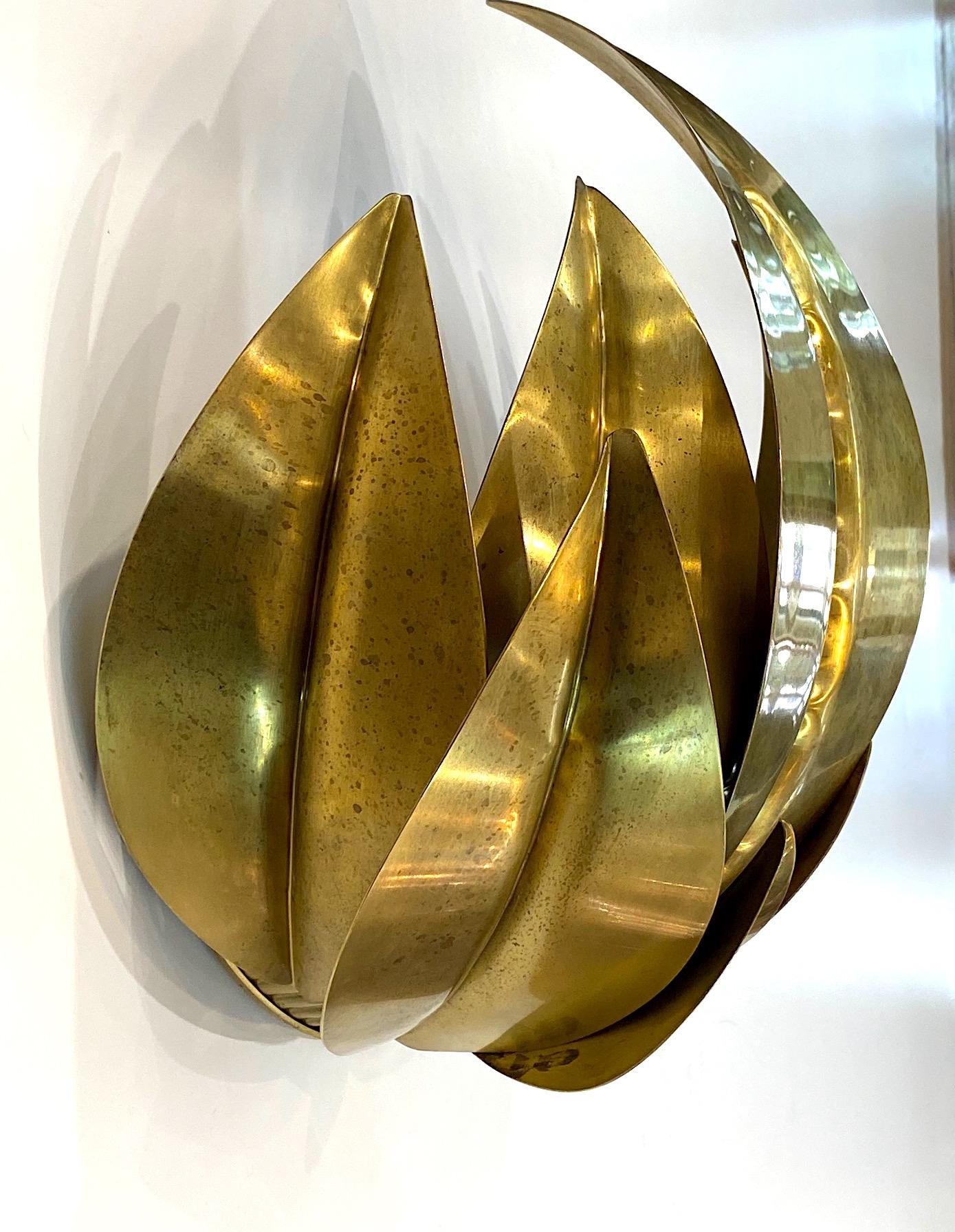 Italian 1970s Leaf Cluster Sconce in the Manner of Tommaso Barbi In Good Condition In New York, NY