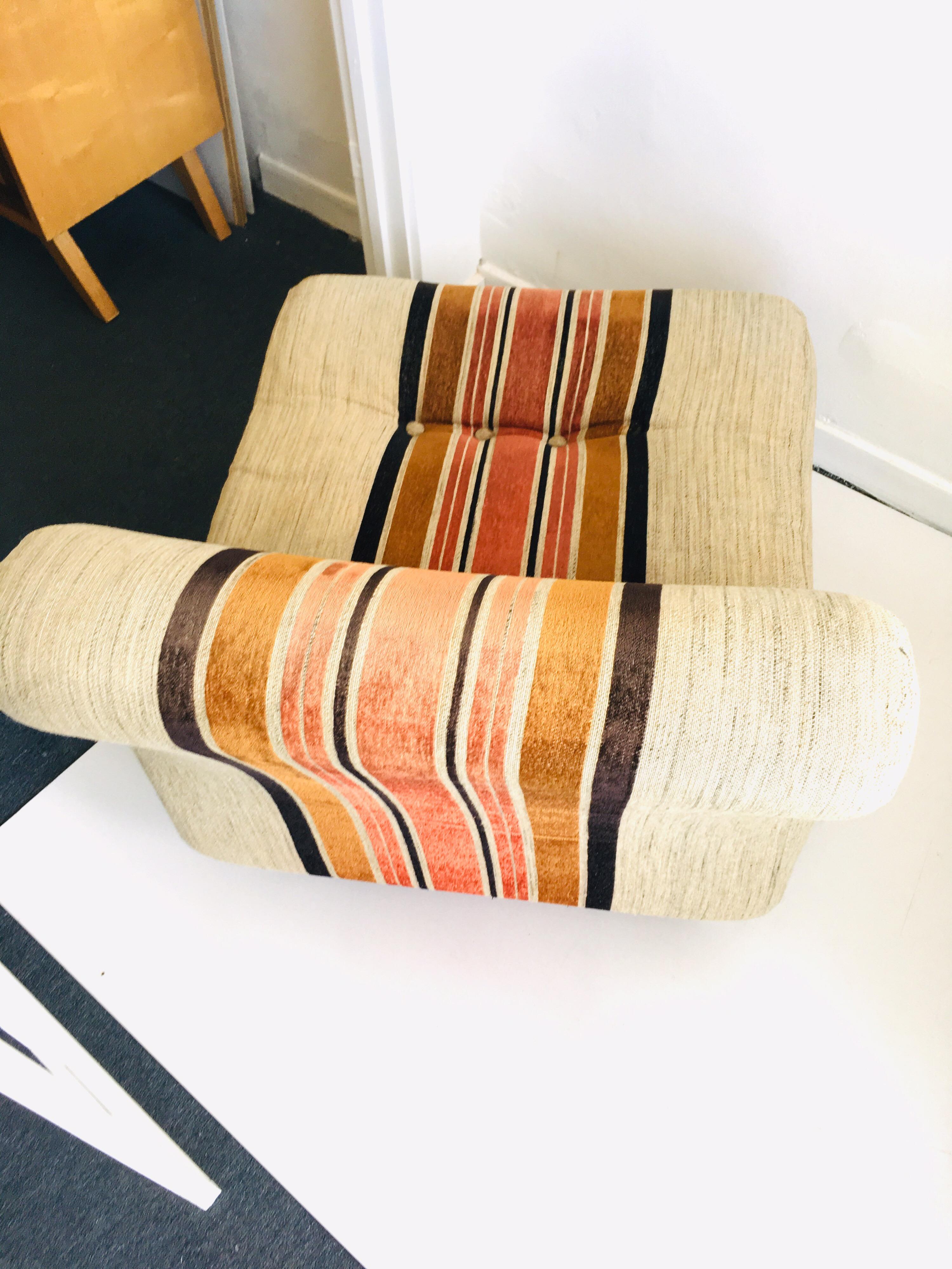 Italian 1970s Lowline Lounge Pair of Lounge Chairs For Sale 3