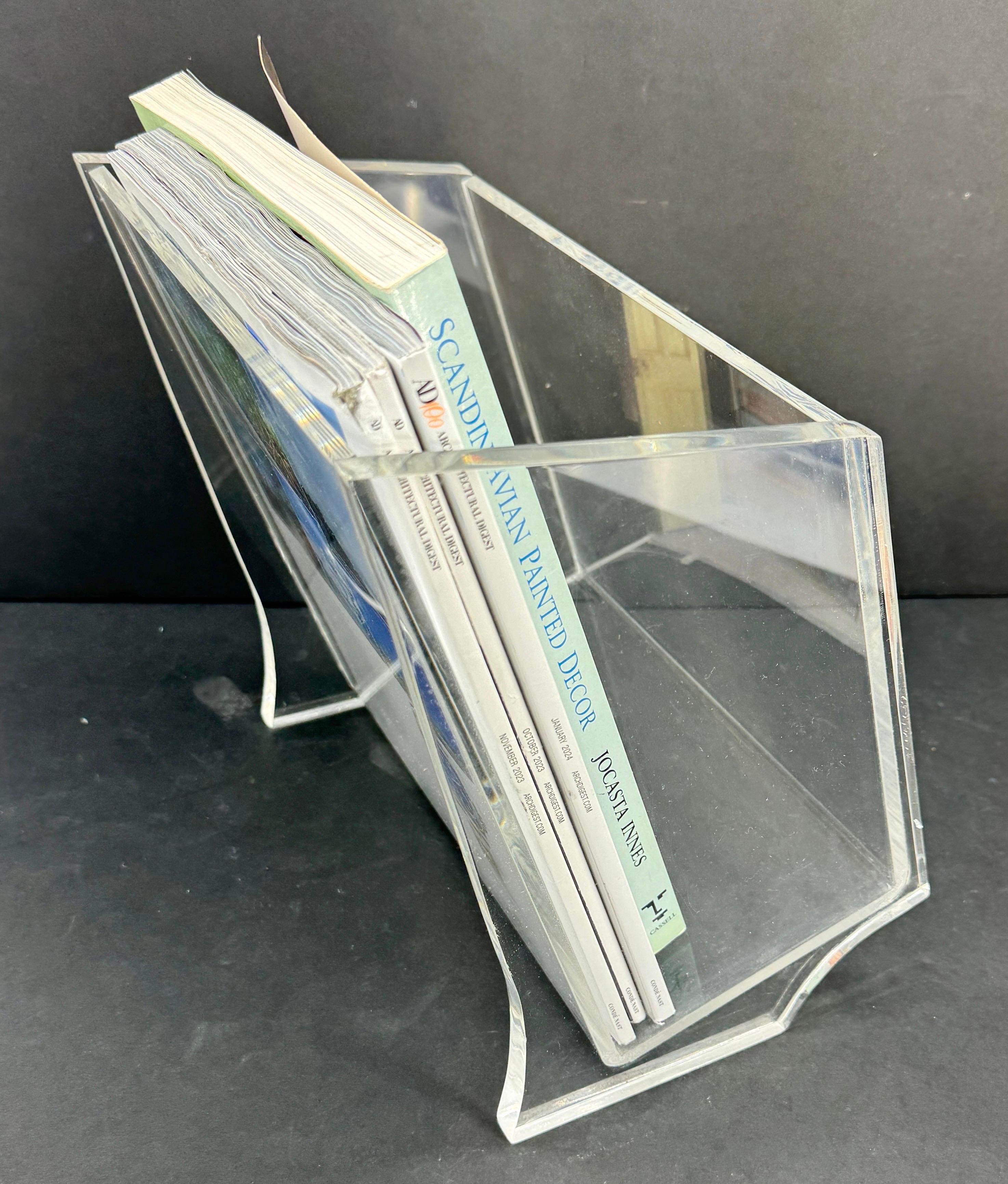 Italian 1970's MCM Magazine Rack in Thick Lucite For Sale 5