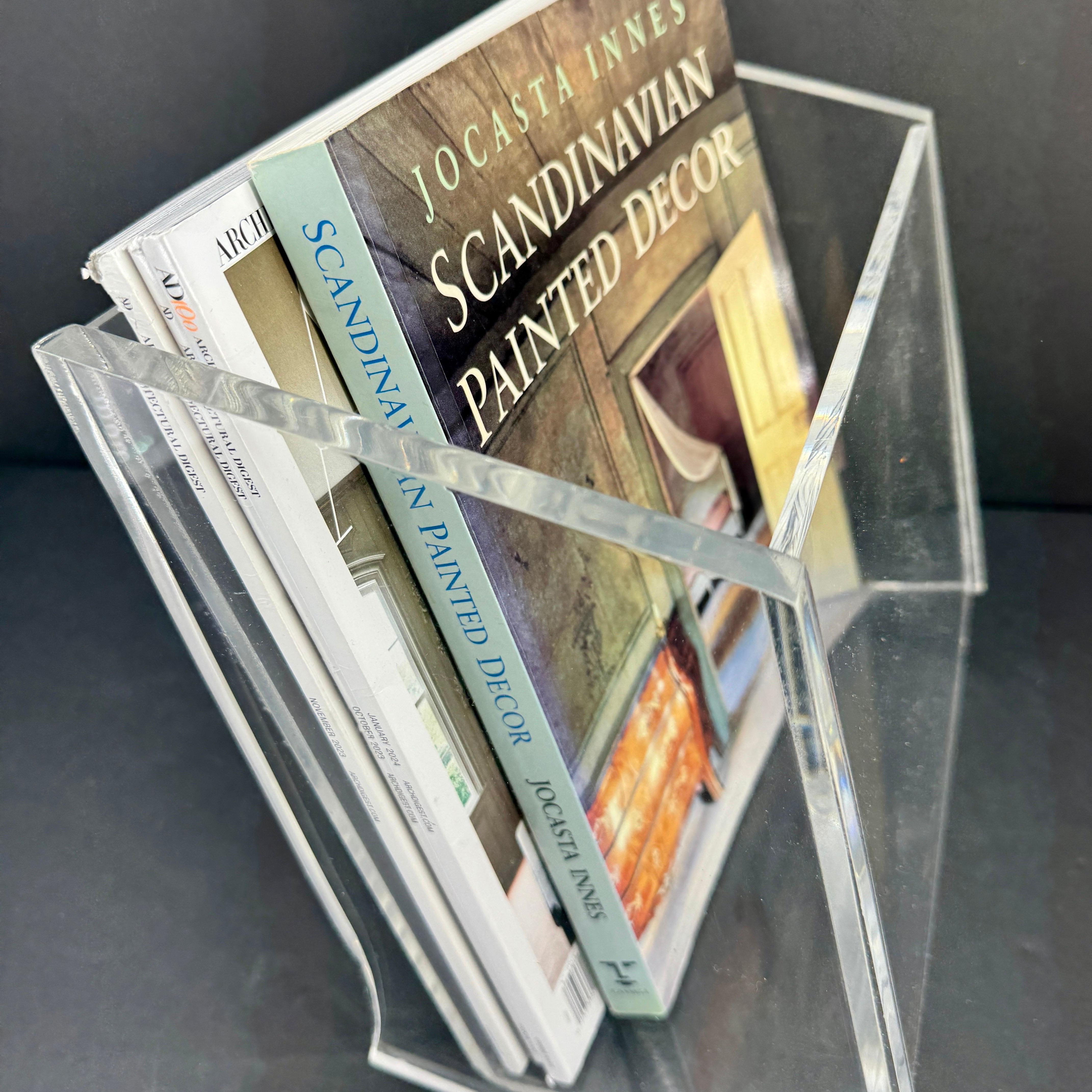 Italian 1970's MCM Magazine Rack in Thick Lucite For Sale 6