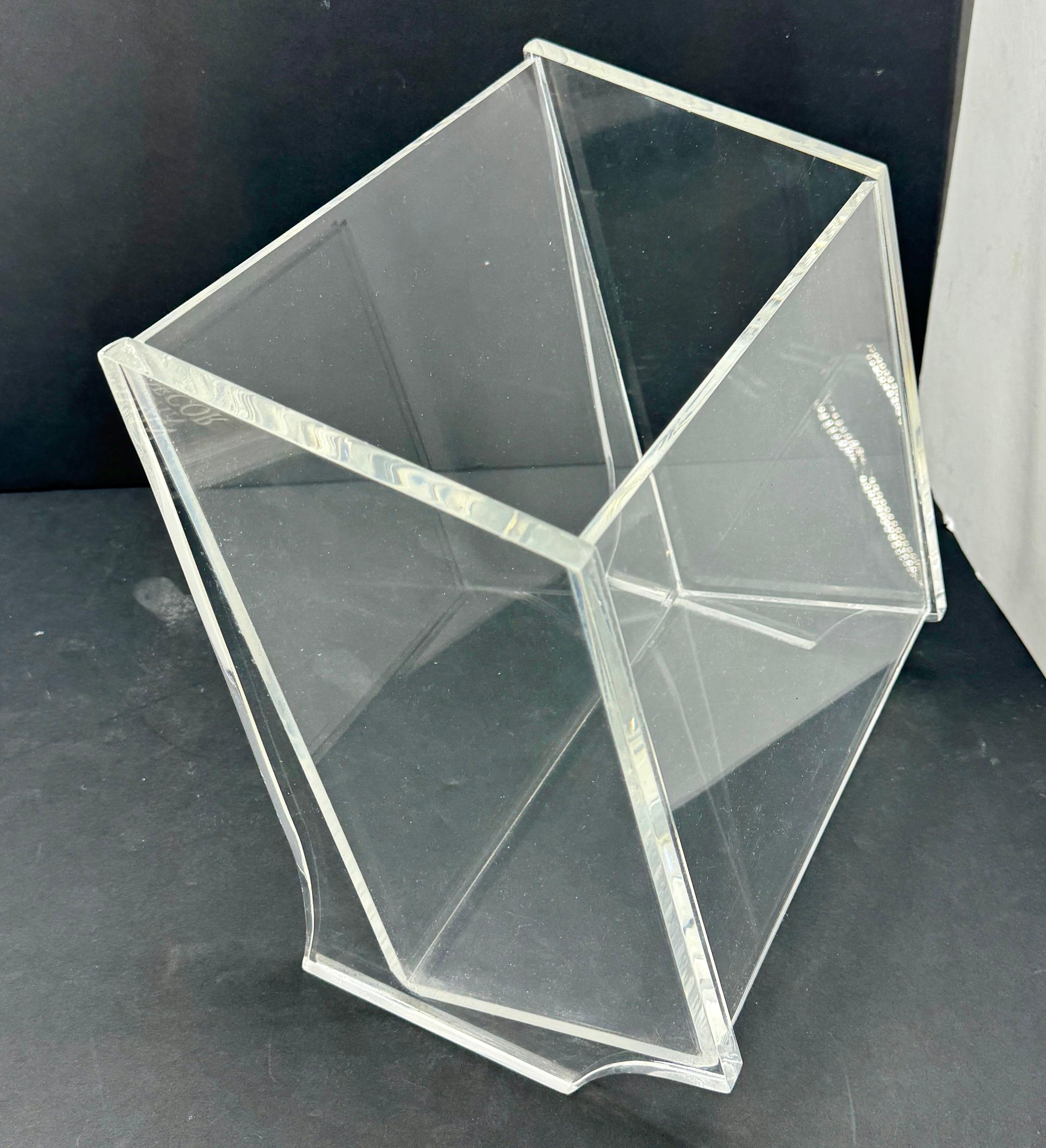 Italian 1970's MCM Magazine Rack in Thick Lucite For Sale 12
