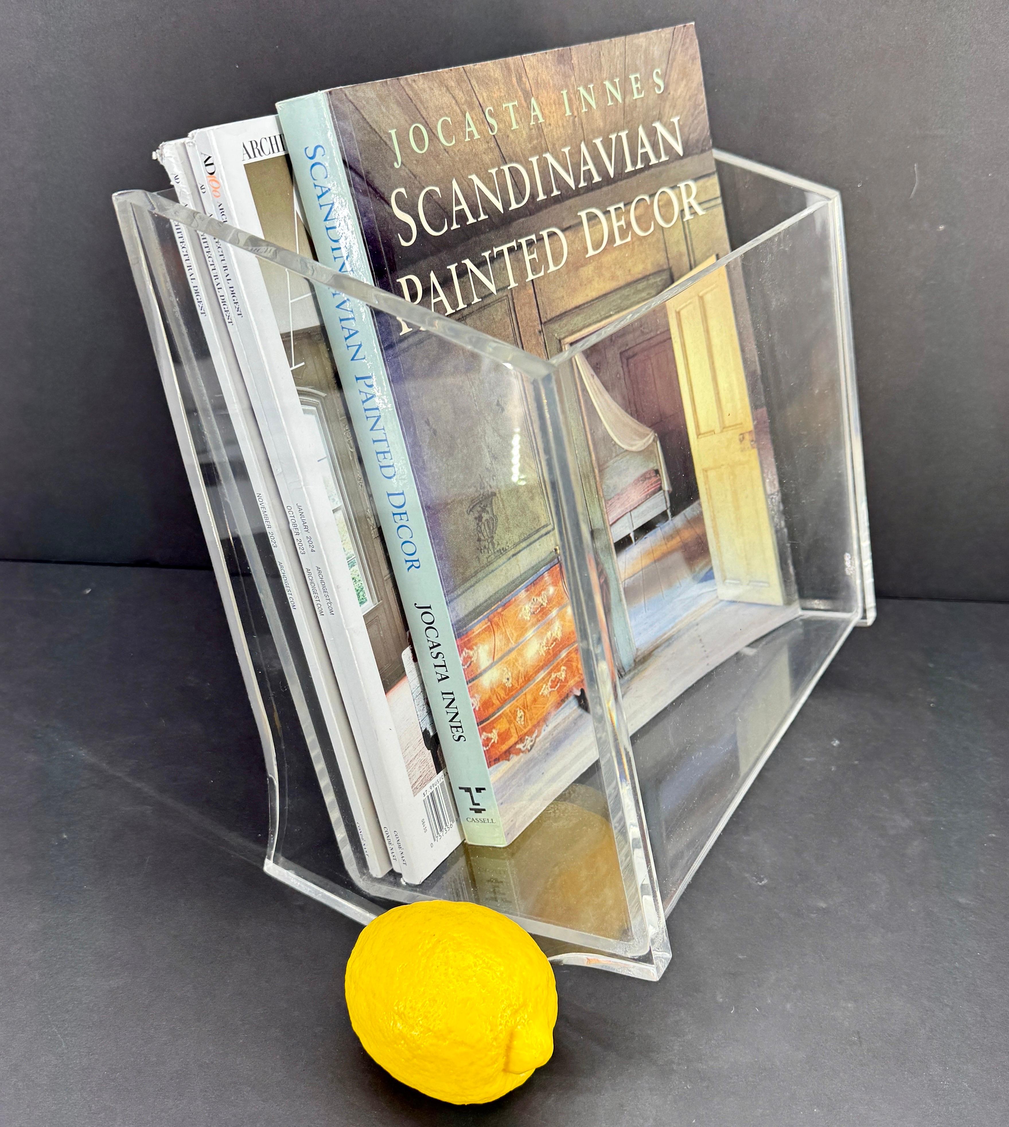 Italian 1970's MCM Magazine Rack in Thick Lucite In Good Condition For Sale In Haddonfield, NJ
