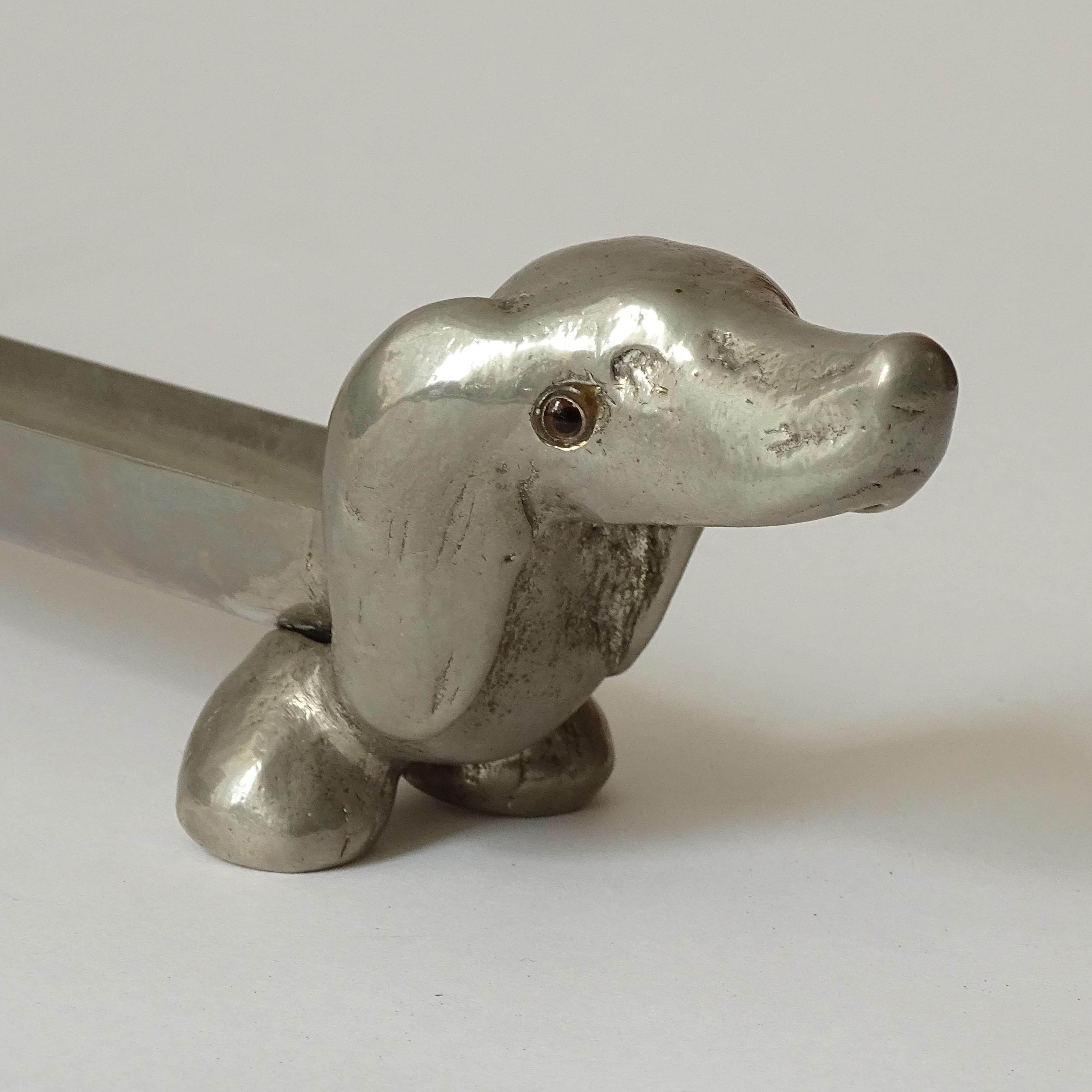 Italian 1970s Metal Dachshund Dog Shaped Desk Pencil Holder en venta 1
