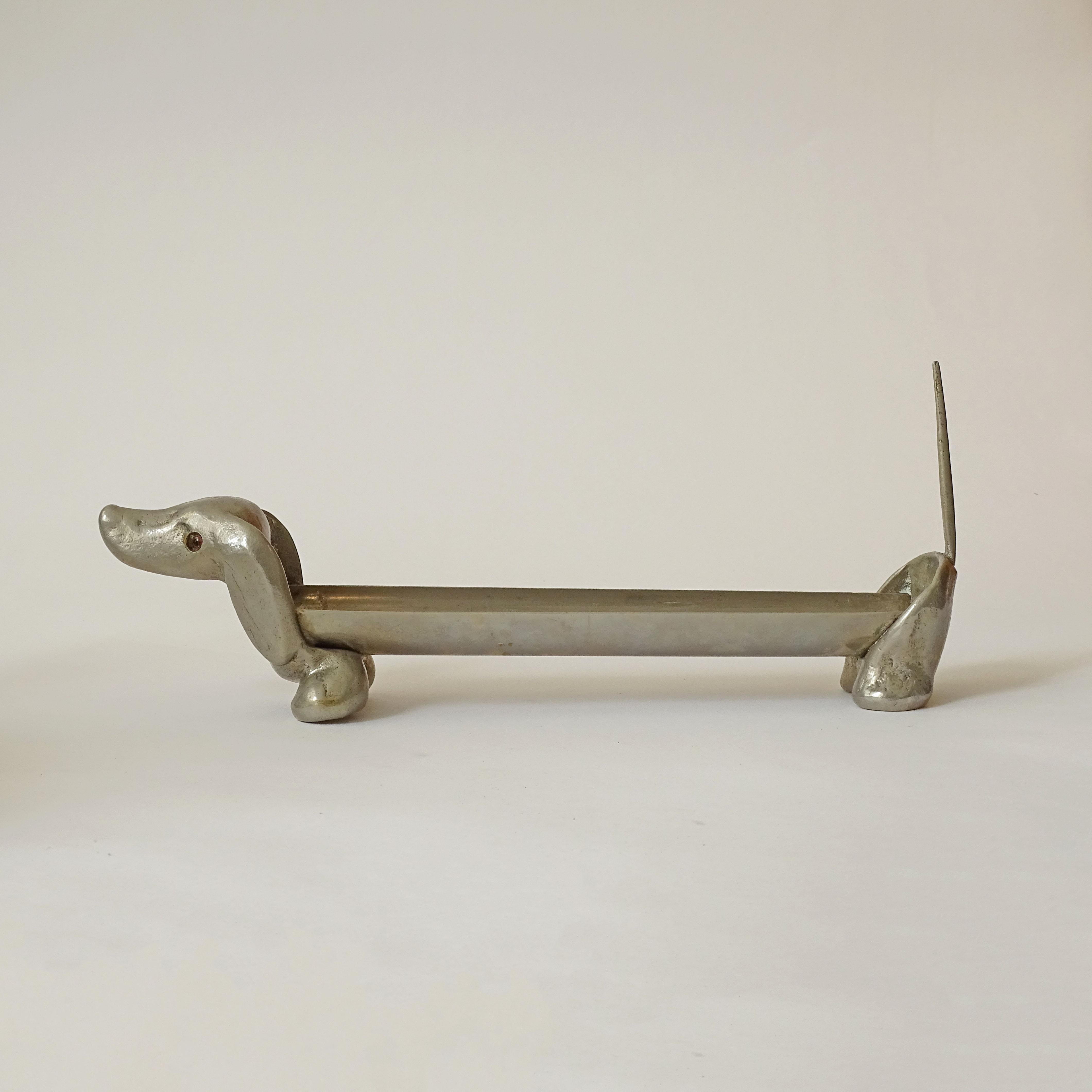 Italian 1970s Metal Dachshund Dog Shaped Desk Pencil Holder en venta 2