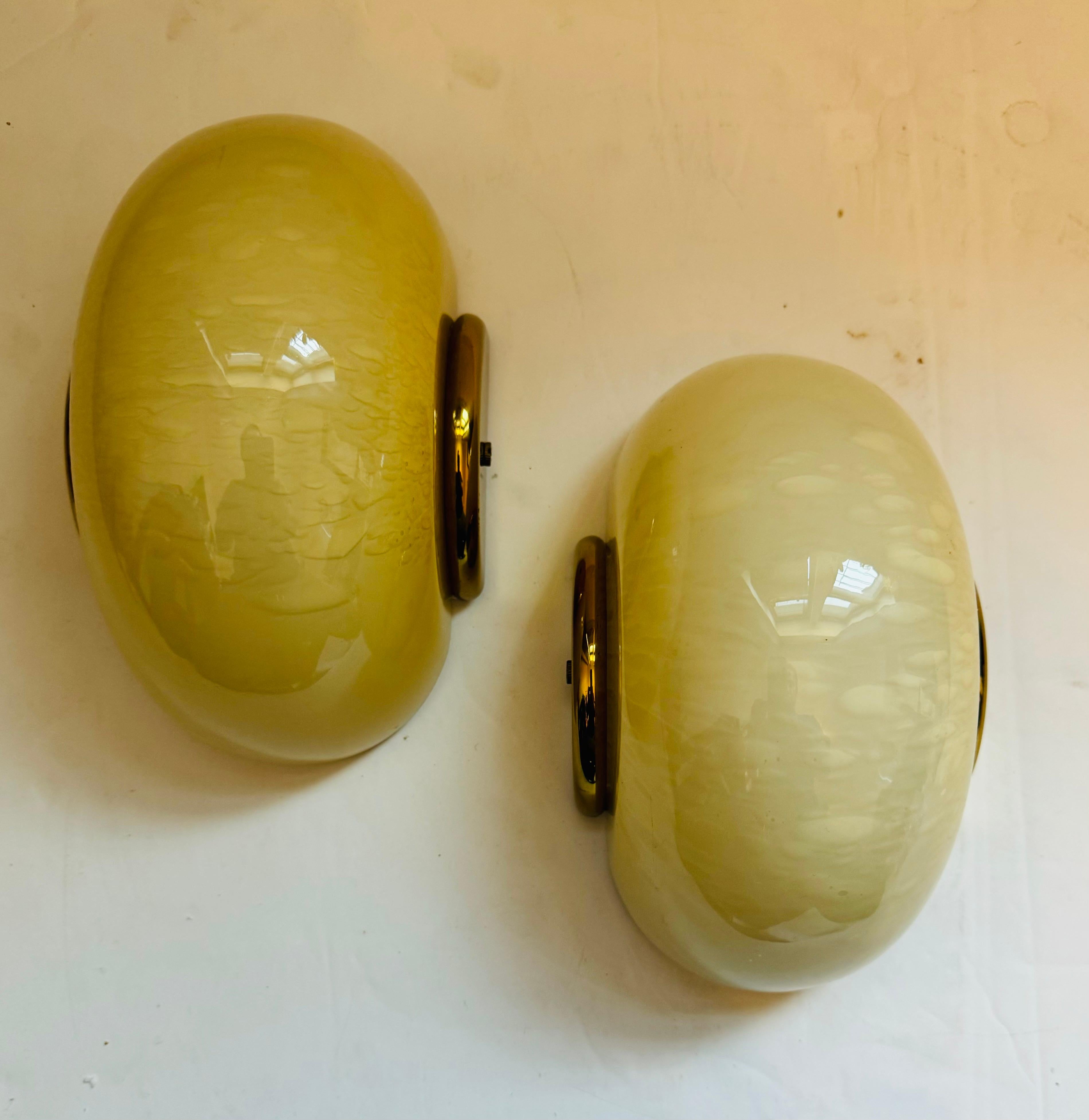 Italian 1970s Mid Century Fabbian Egg Murano Glass Wall Lamps For Sale 4