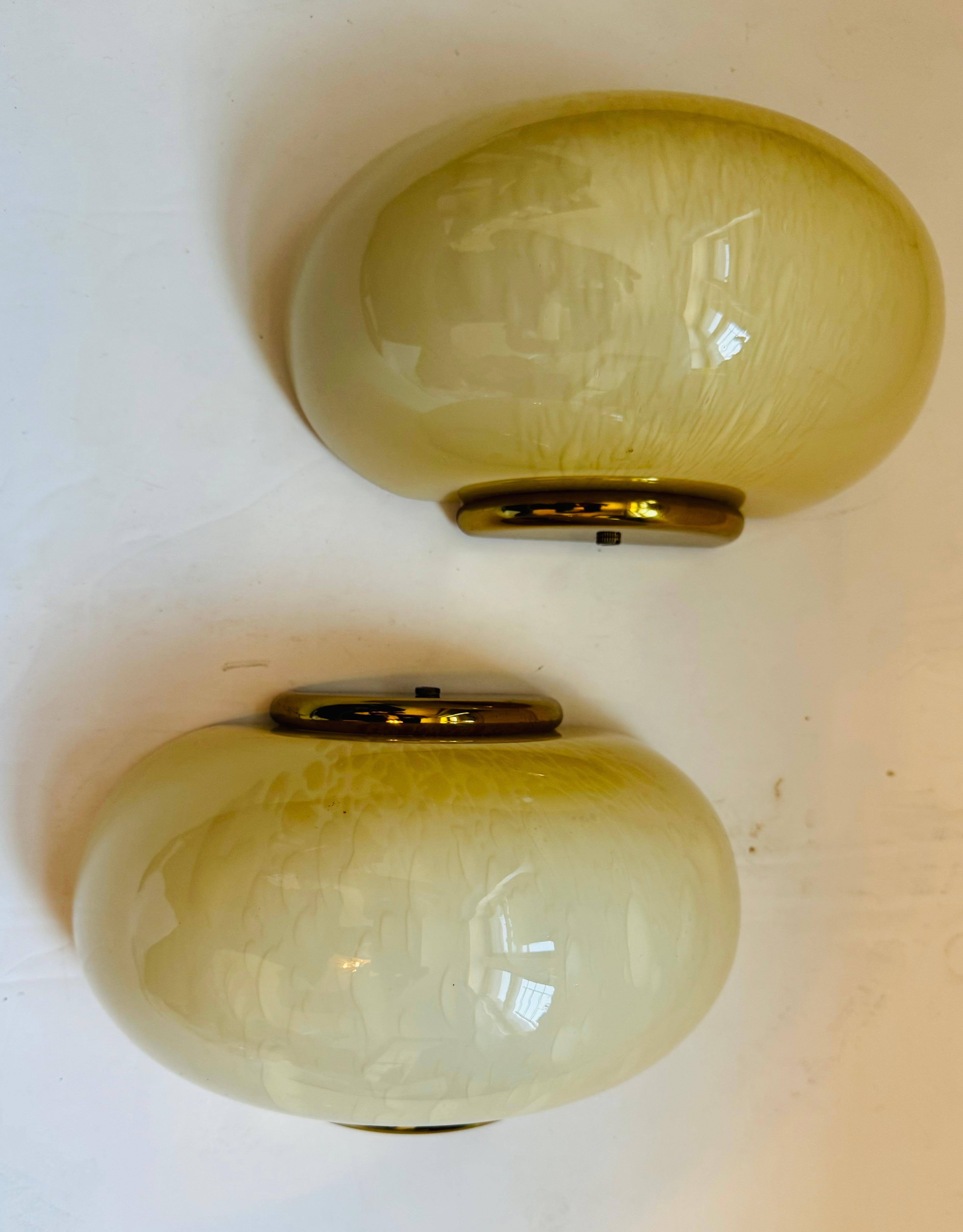 Italian 1970s Mid Century Fabbian Egg Murano Glass Wall Lamps In Excellent Condition For Sale In New York, NY