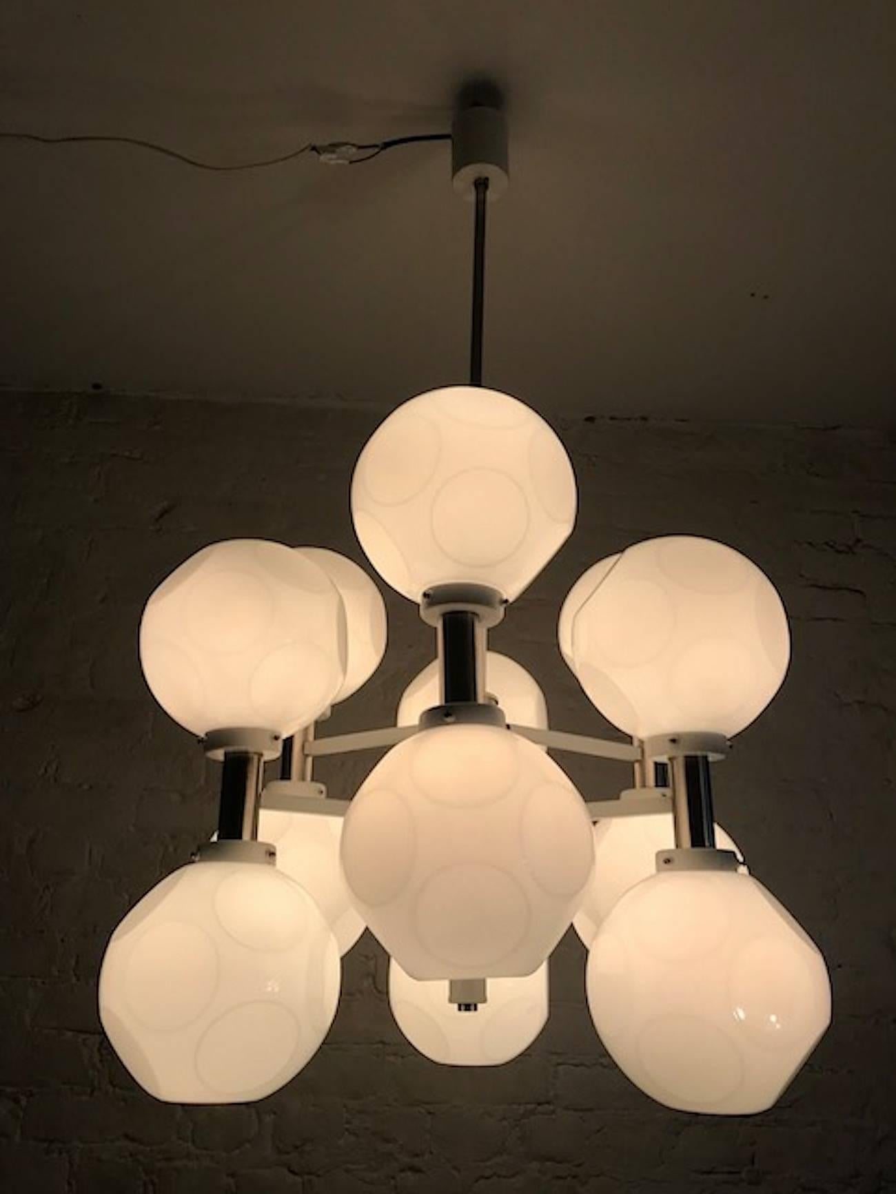 Italian 1970s Mod White Enamel and Case Glass Shade Chandelier In Good Condition In New York, NY