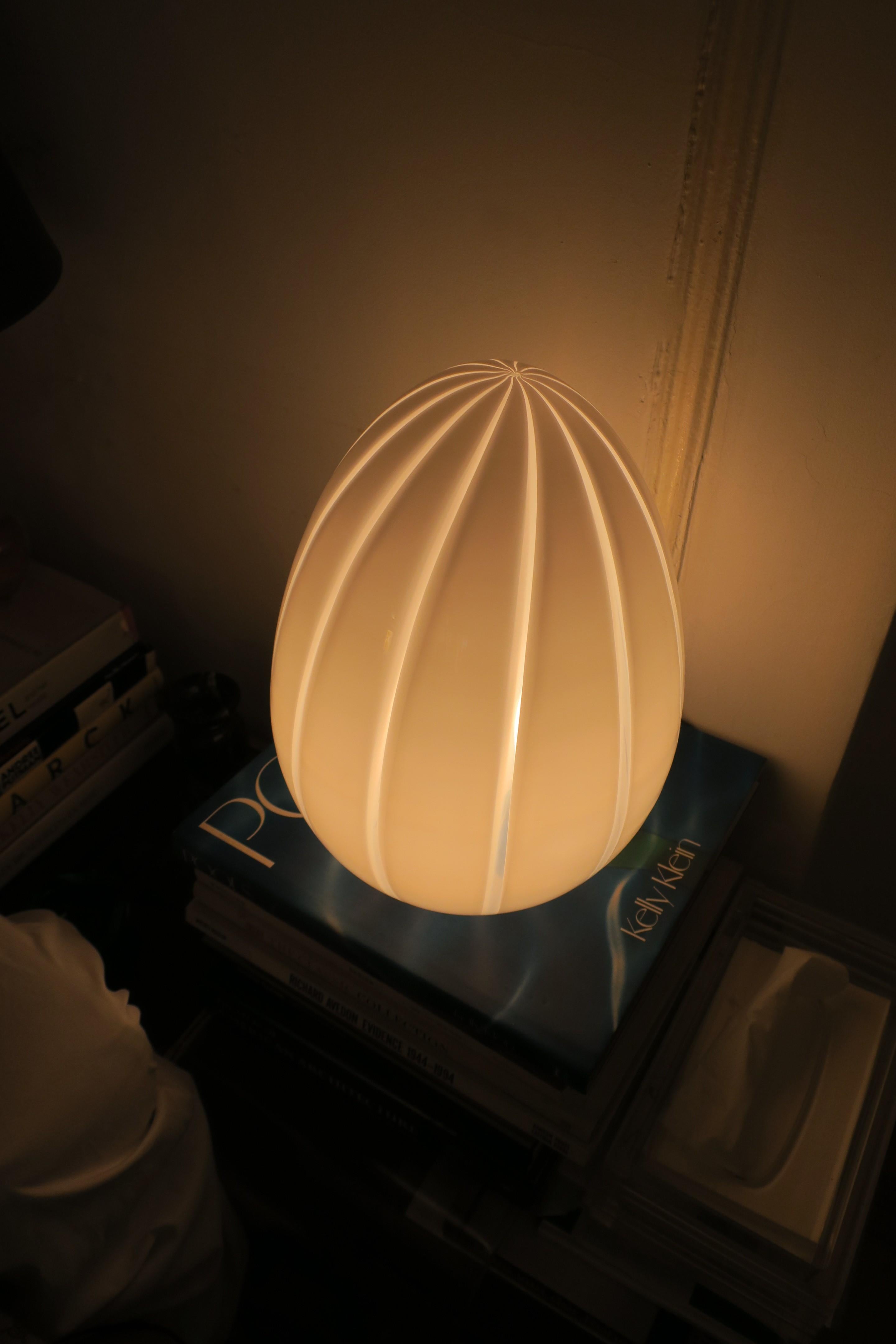 Italian White Vetri Murano Egg-Shape Art Glass Table Lamp For Sale 3