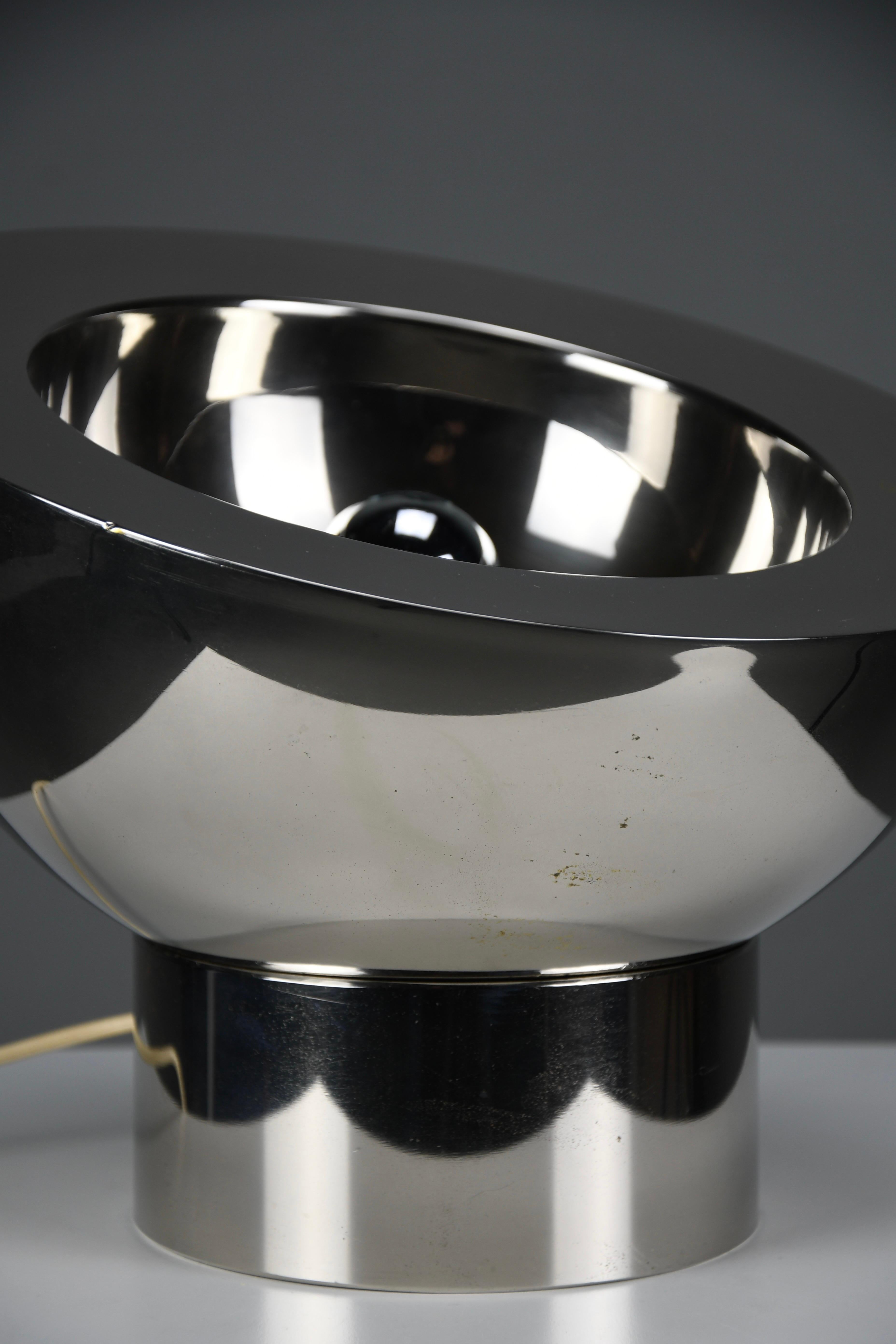 Italienische verstellbare Tischlampe aus vernickeltem Messing, 1970er Jahre, im Stil von Reggian (Moderne der Mitte des Jahrhunderts) im Angebot