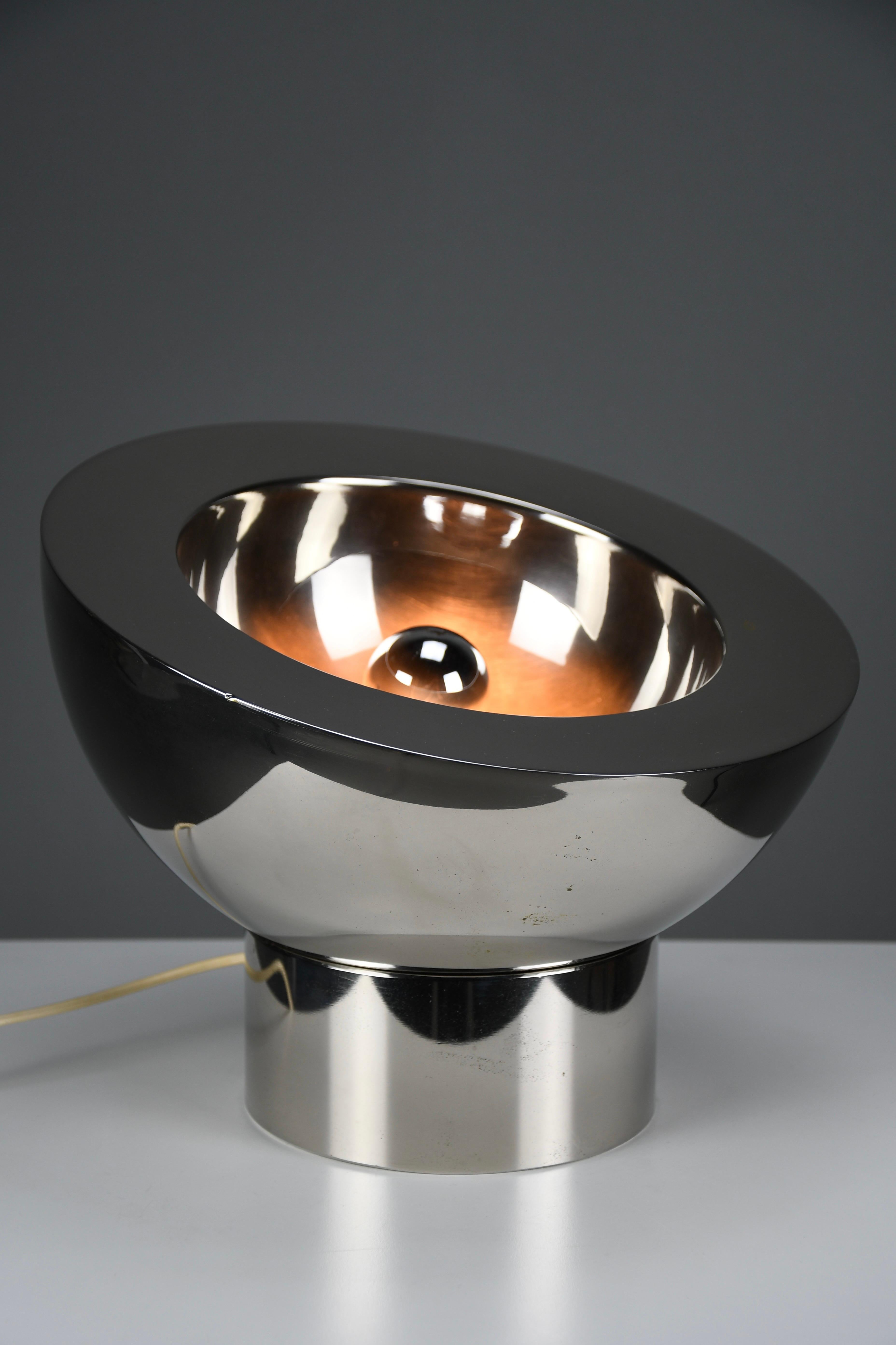Italienische verstellbare Tischlampe aus vernickeltem Messing, 1970er Jahre, im Stil von Reggian (Ende des 20. Jahrhunderts) im Angebot