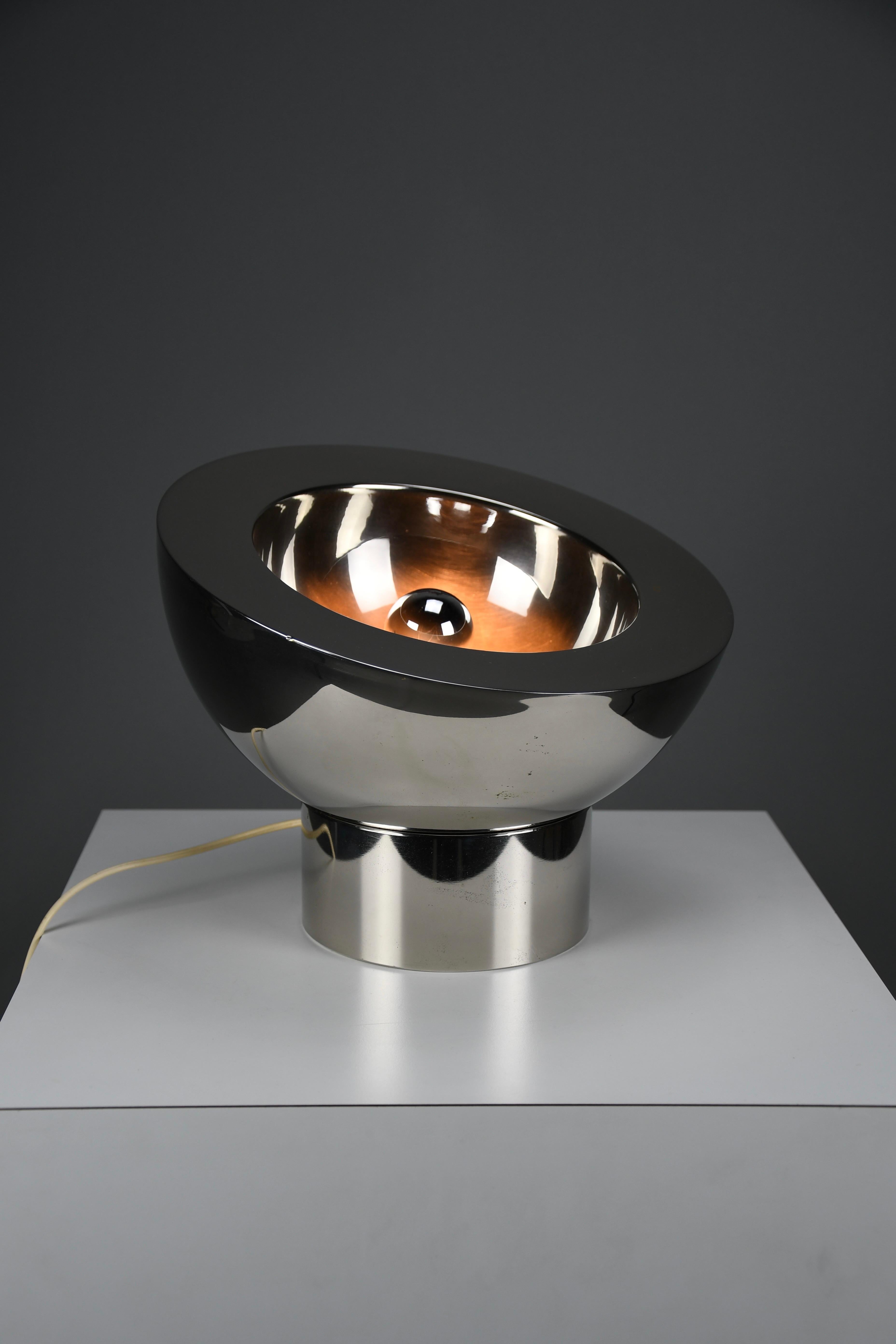 Italienische verstellbare Tischlampe aus vernickeltem Messing, 1970er Jahre, im Stil von Reggian im Angebot 1