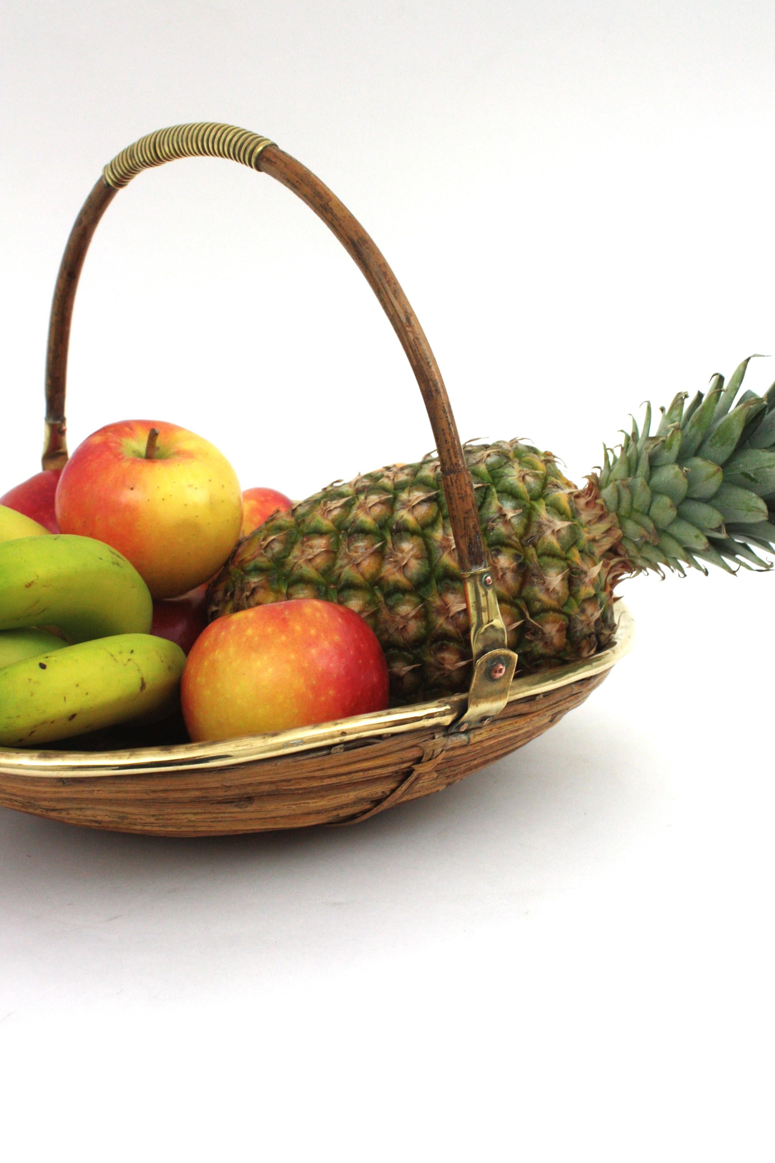 Italian 1970s Oval Large Basket / Centerpiece in Rattan and Brass For Sale 6