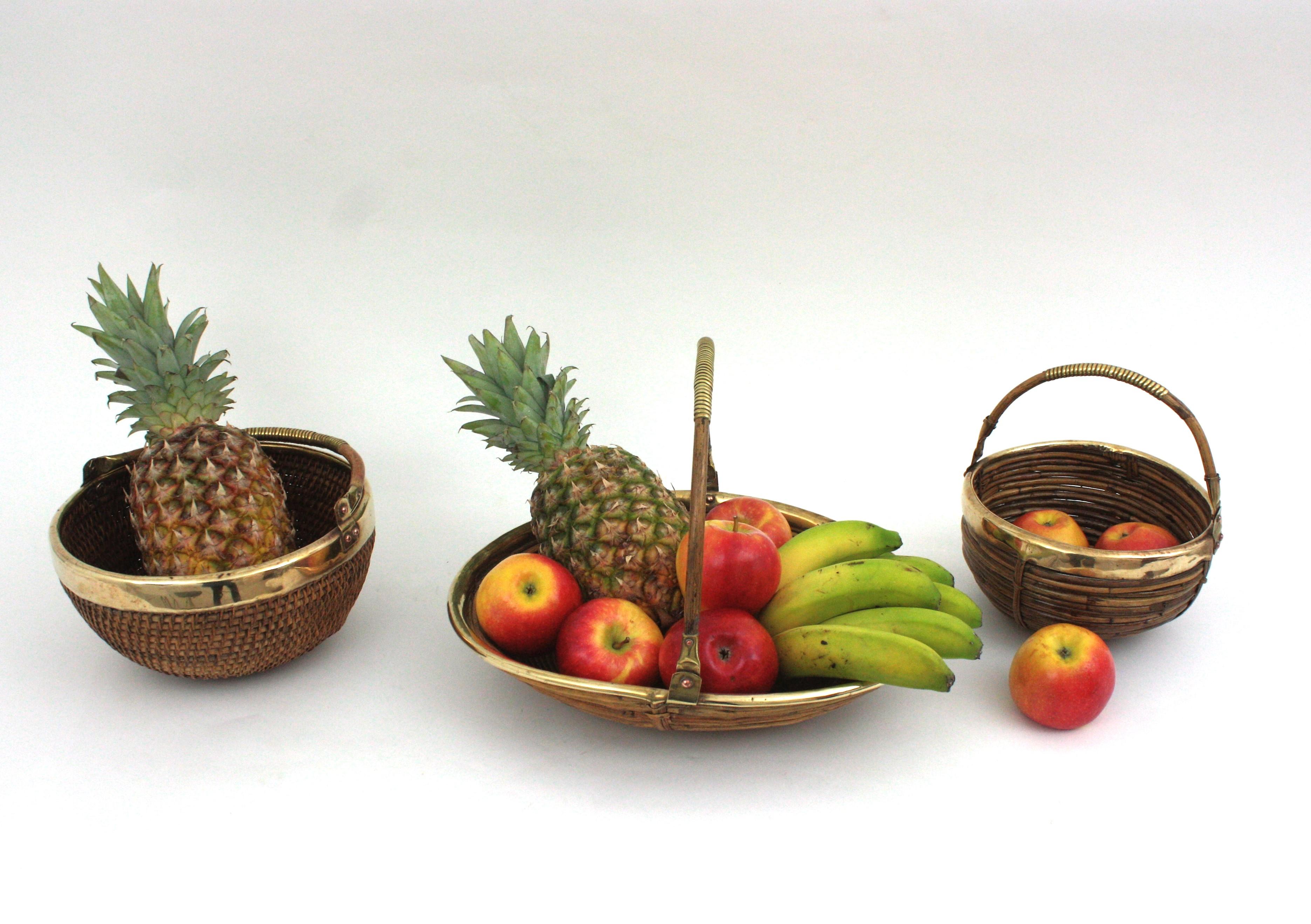 Italian 1970s Oval Large Basket / Centerpiece in Rattan and Brass For Sale 7