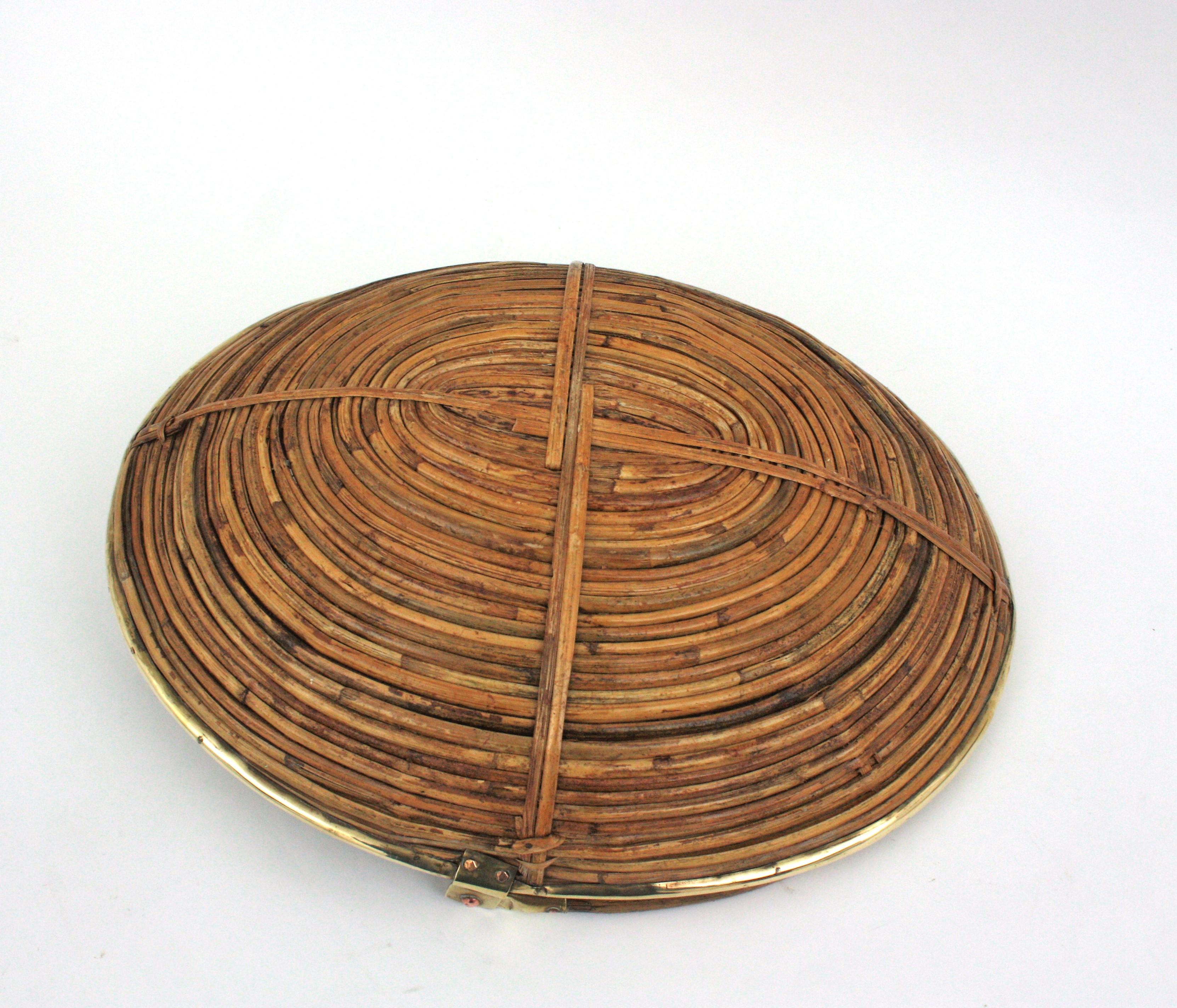 Italian 1970s Oval Large Basket / Centerpiece in Rattan and Brass For Sale 10