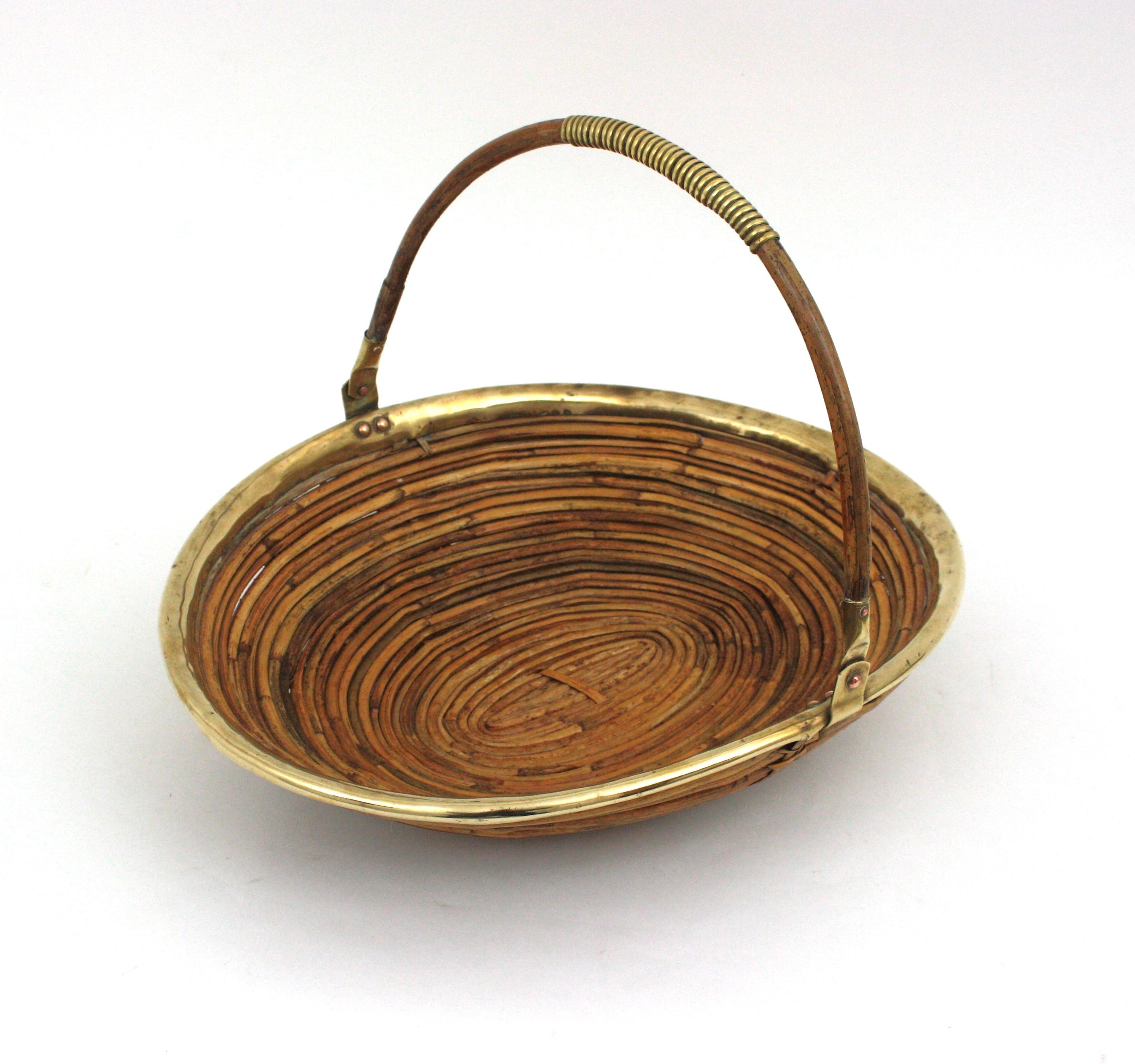 20th Century Italian 1970s Oval Large Basket / Centerpiece in Rattan and Brass For Sale