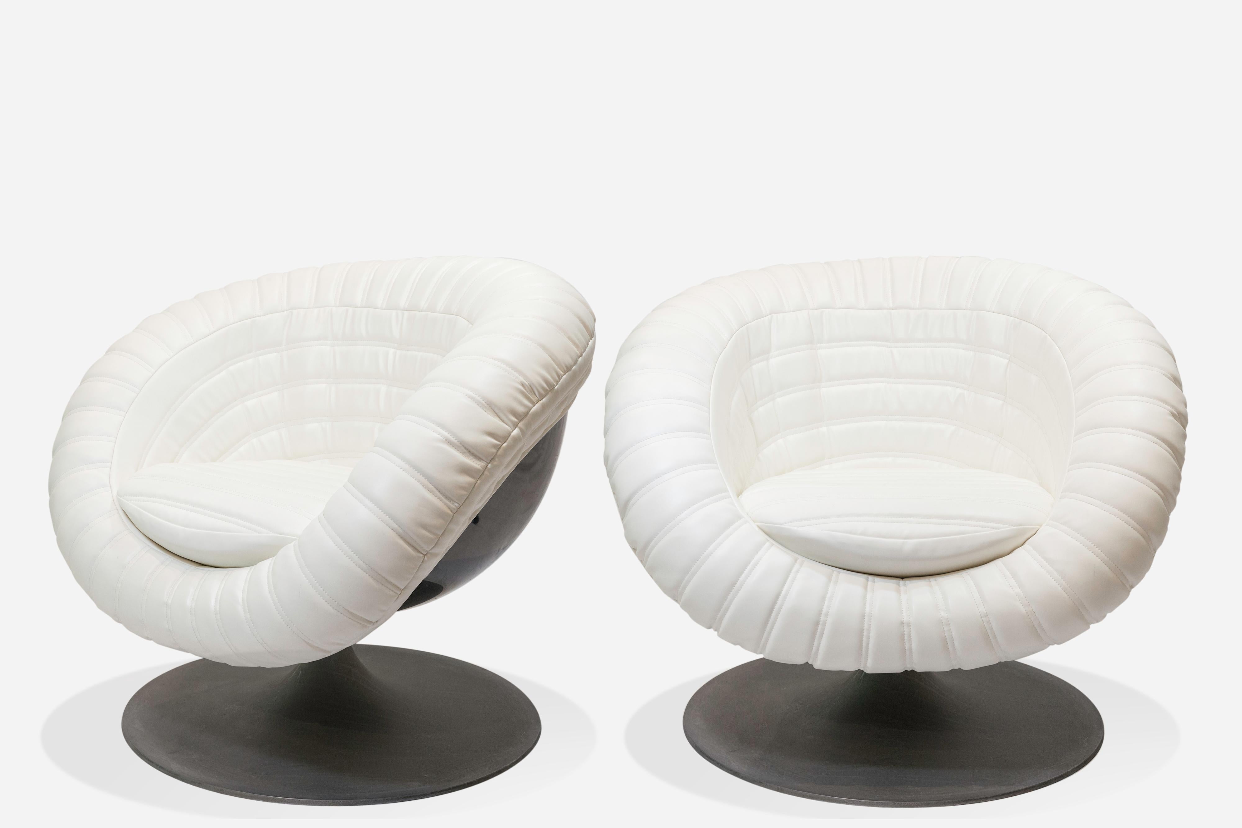 Paire de Fauteuils de Baseball A Space en Cuir Blanc Métal Noir Italien des années 1970 en vente 2