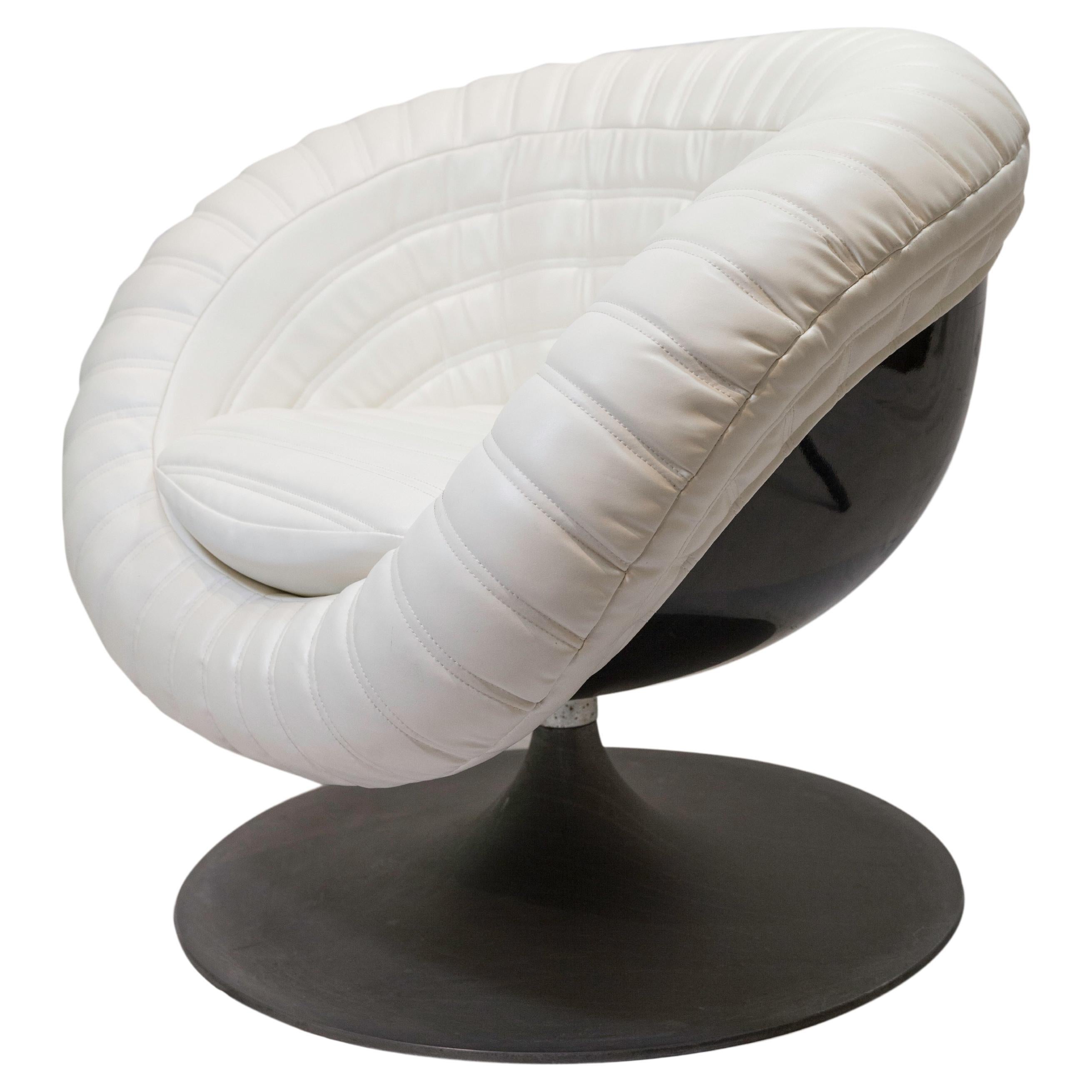 Paire de Fauteuils de Baseball A Space en Cuir Blanc Métal Noir Italien des années 1970 en vente