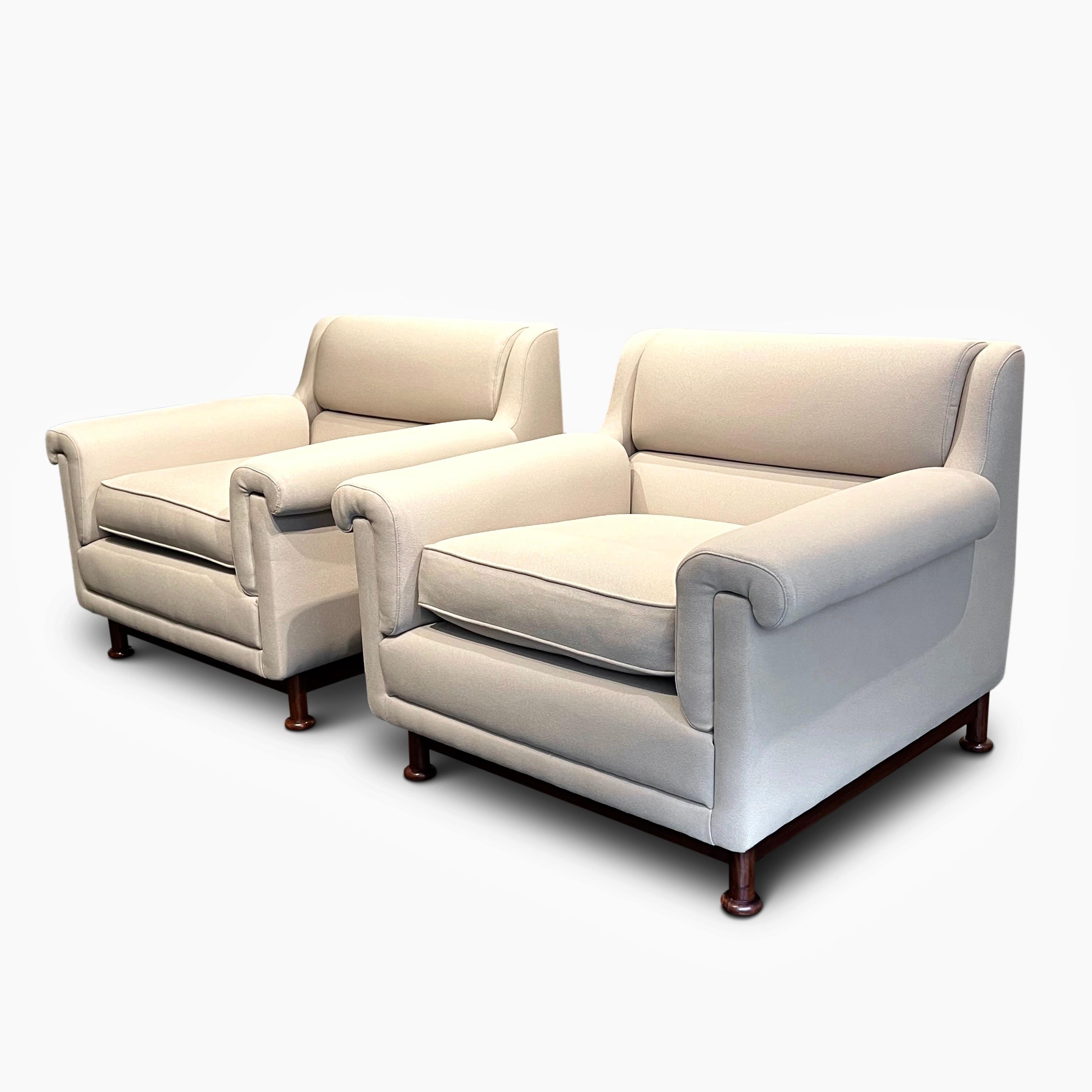 Mid-Century Modern Paire de fauteuils italiens des années 1970 en vente