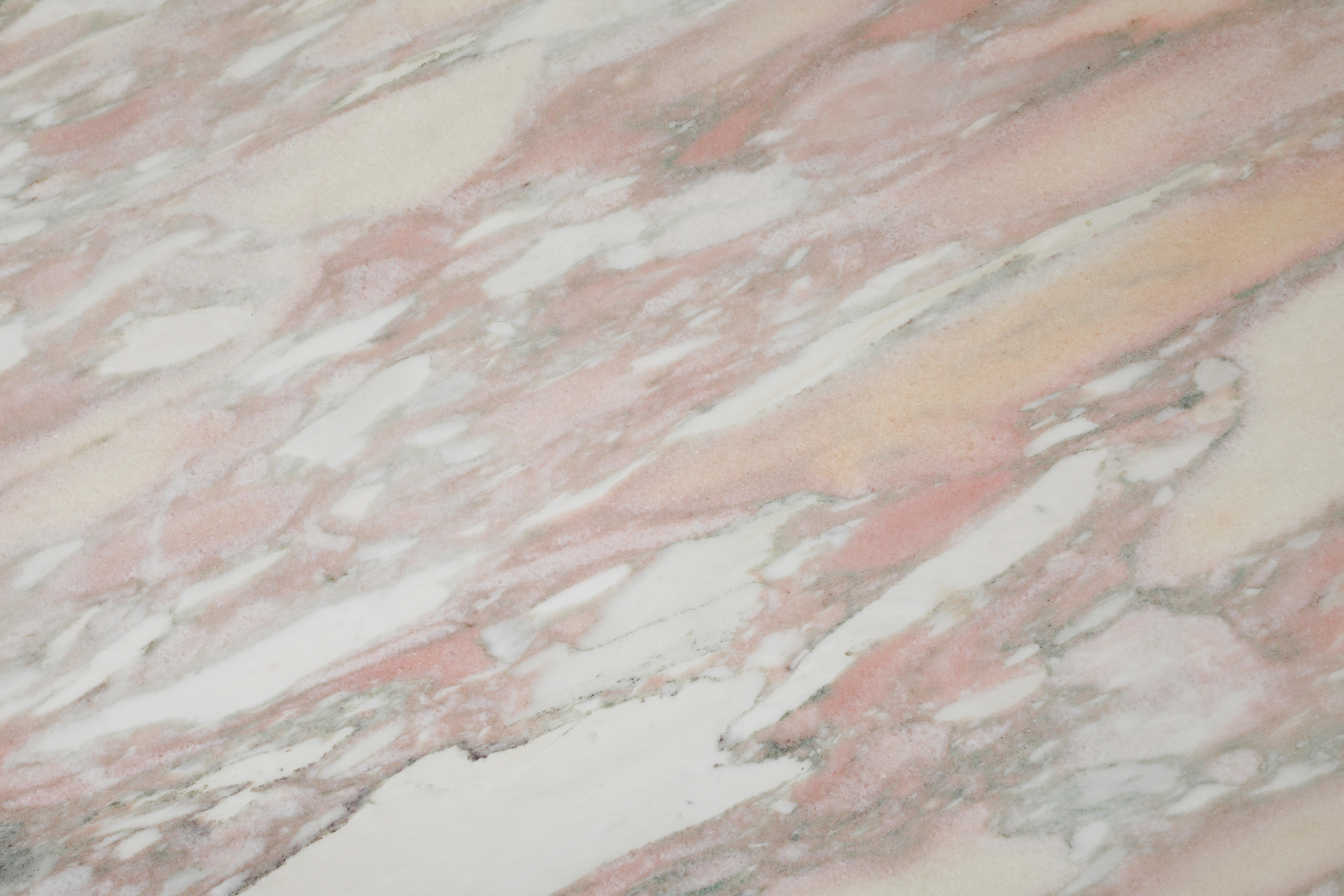 Italienische 1970's Rosa geädert Marmor Center oder Esszimmer Sockel Tisch im Angebot 5