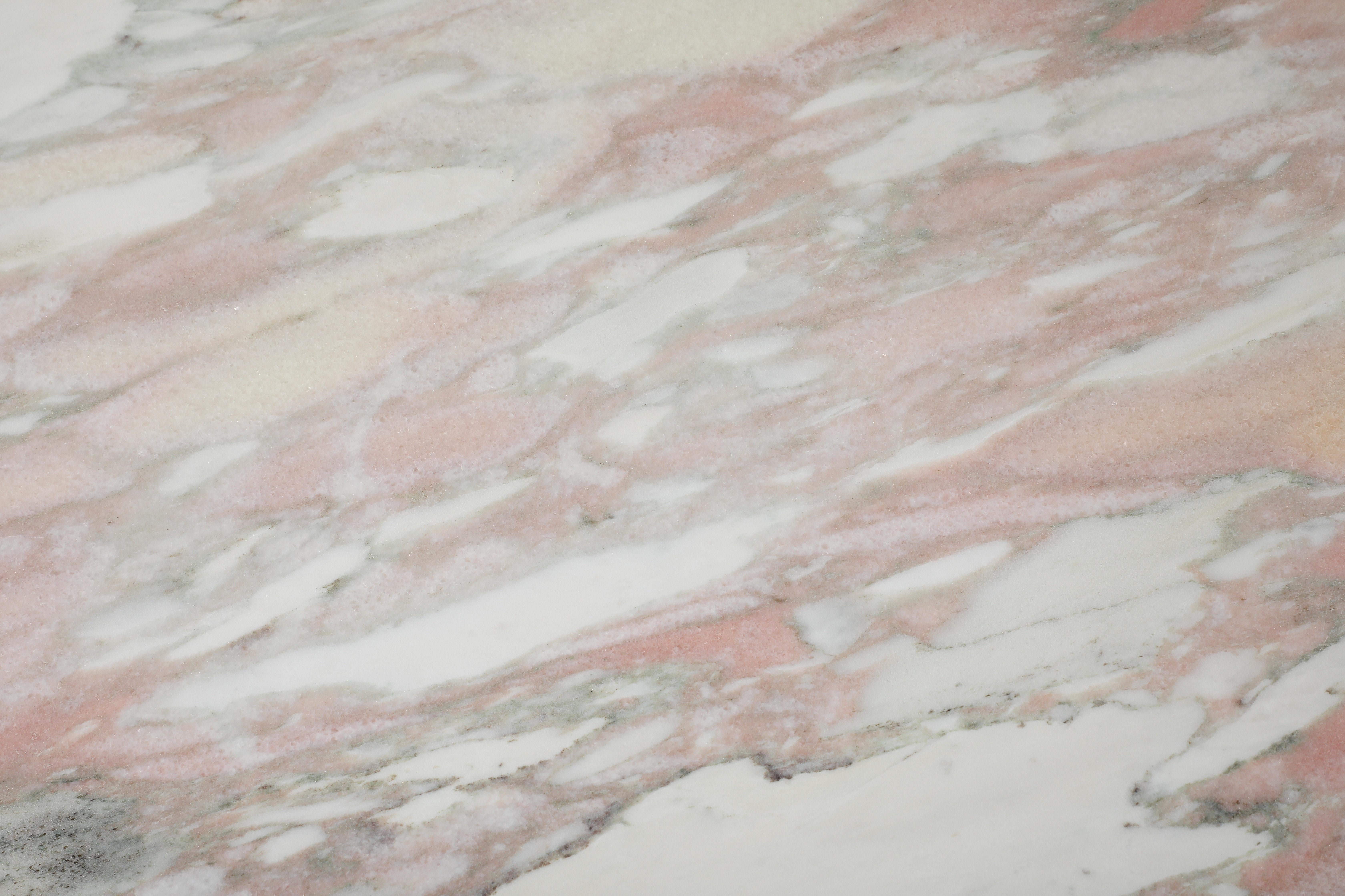 Italienische 1970's Rosa geädert Marmor Center oder Esszimmer Sockel Tisch im Angebot 9