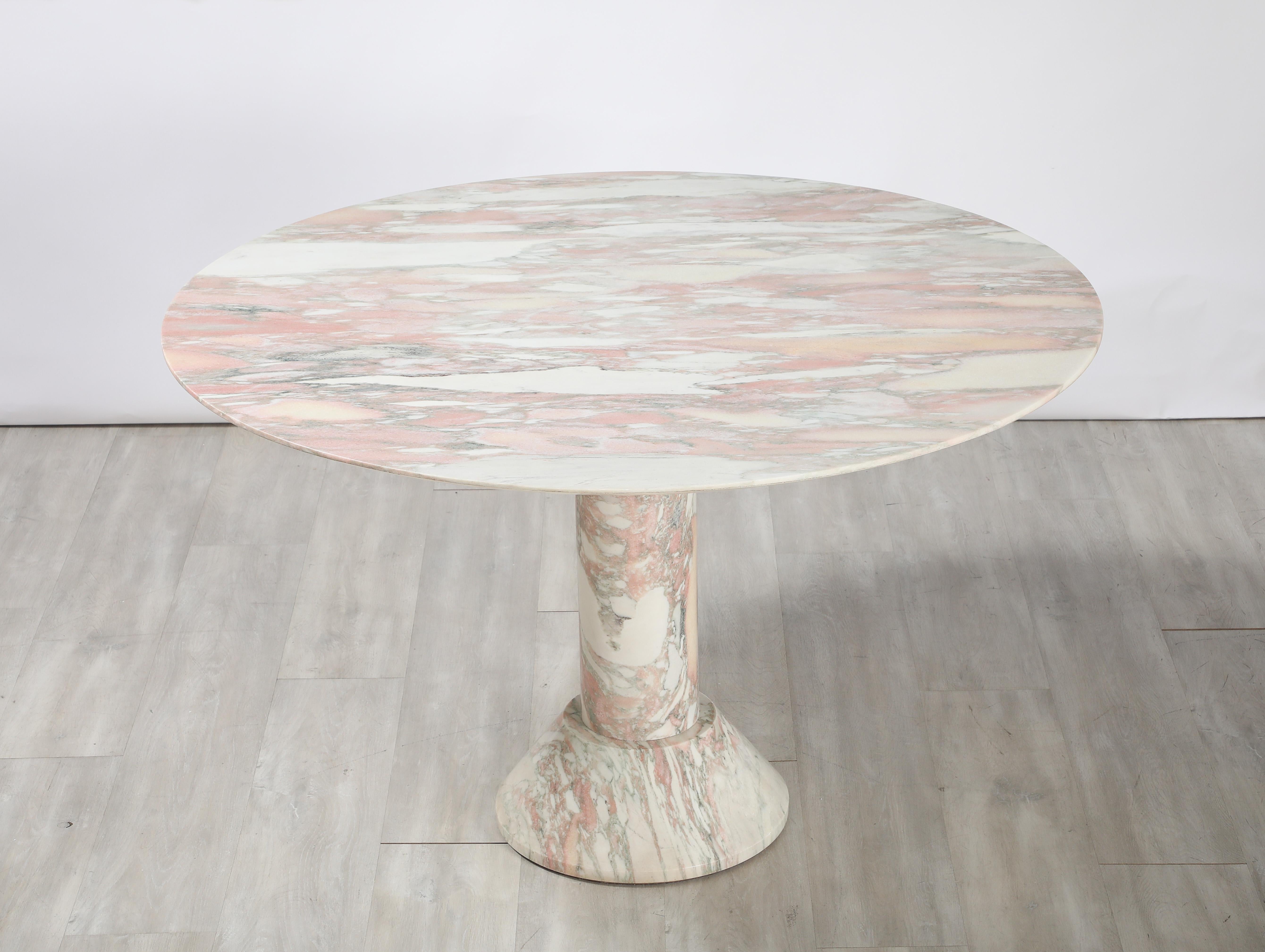 Italienische 1970's Rosa geädert Marmor Center oder Esszimmer Sockel Tisch (Moderne der Mitte des Jahrhunderts) im Angebot