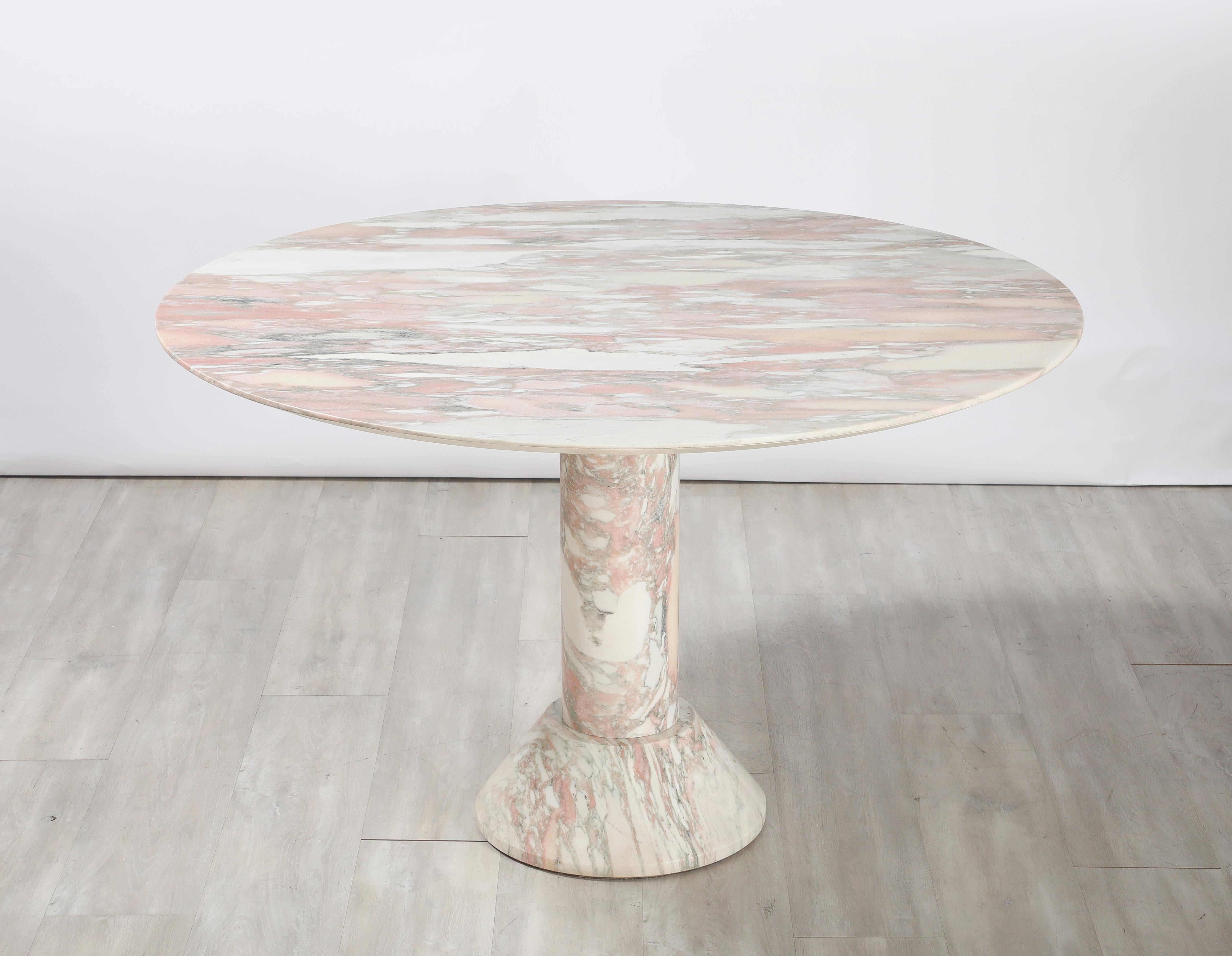 Italienische 1970's Rosa geädert Marmor Center oder Esszimmer Sockel Tisch im Zustand „Gut“ im Angebot in New York, NY