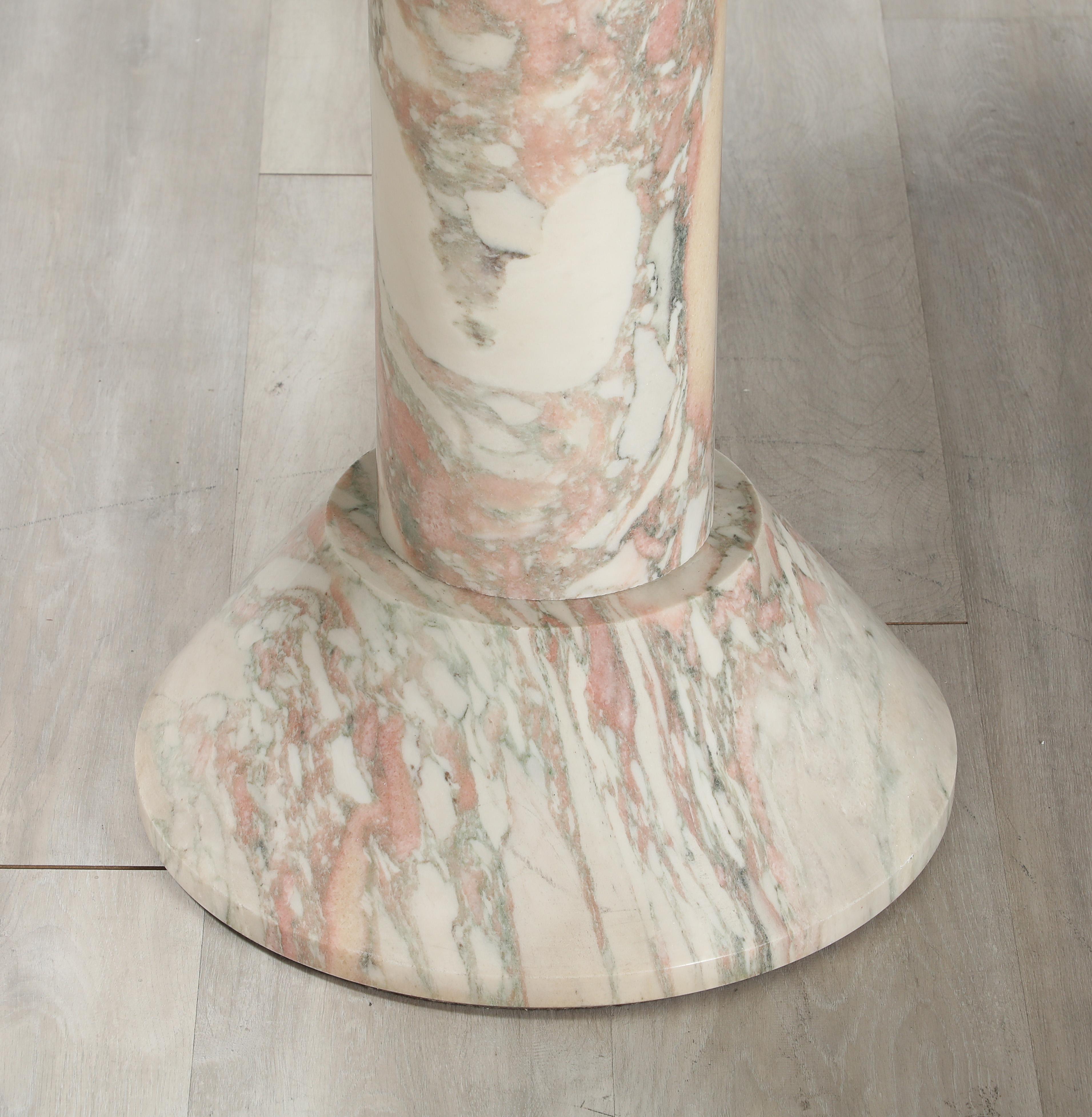 Italienische 1970's Rosa geädert Marmor Center oder Esszimmer Sockel Tisch im Angebot 2