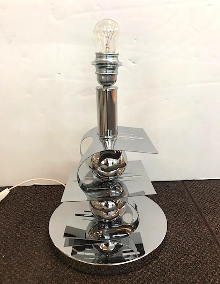 Italian 1970s Sculptural Chrome Table Lamp For Sale 9