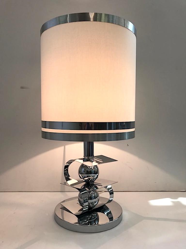 Italian 1970s Sculptural Chrome Table Lamp For Sale 4