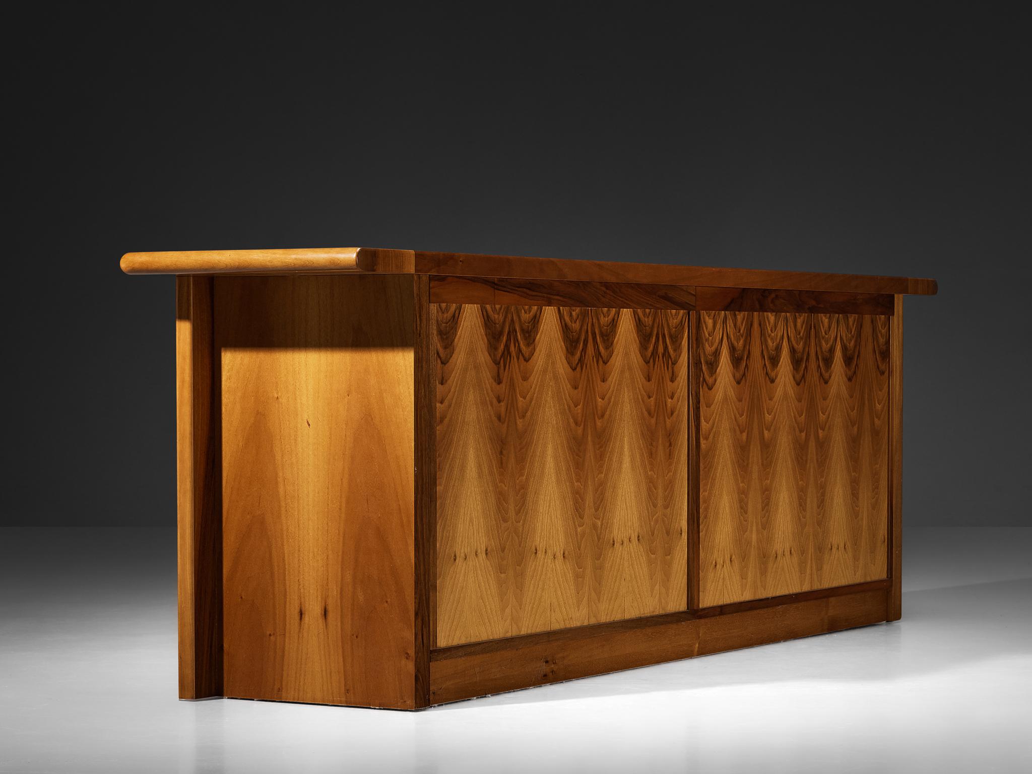 Credenza italiana anni '70 in noce in vendita 5