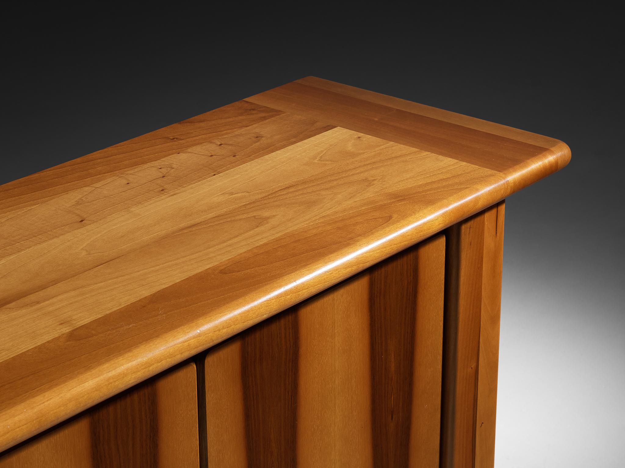 Credenza italiana anni '70 in noce In condizioni buone in vendita a Waalwijk, NL
