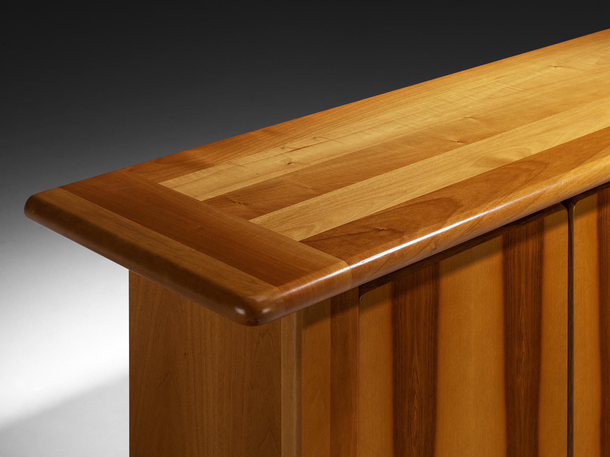 Credenza italiana anni '70 in noce in vendita 2