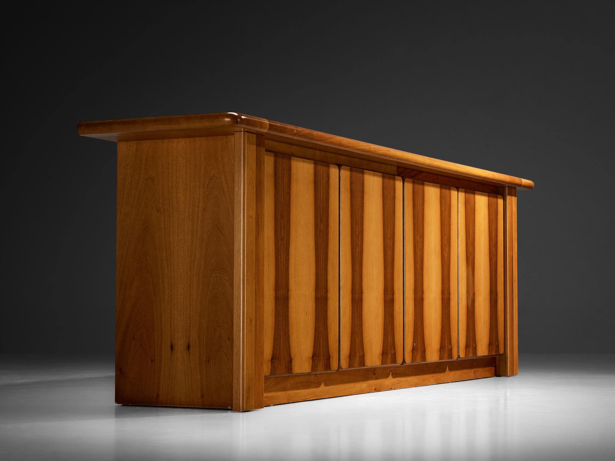 Credenza italiana anni '70 in noce in vendita 3