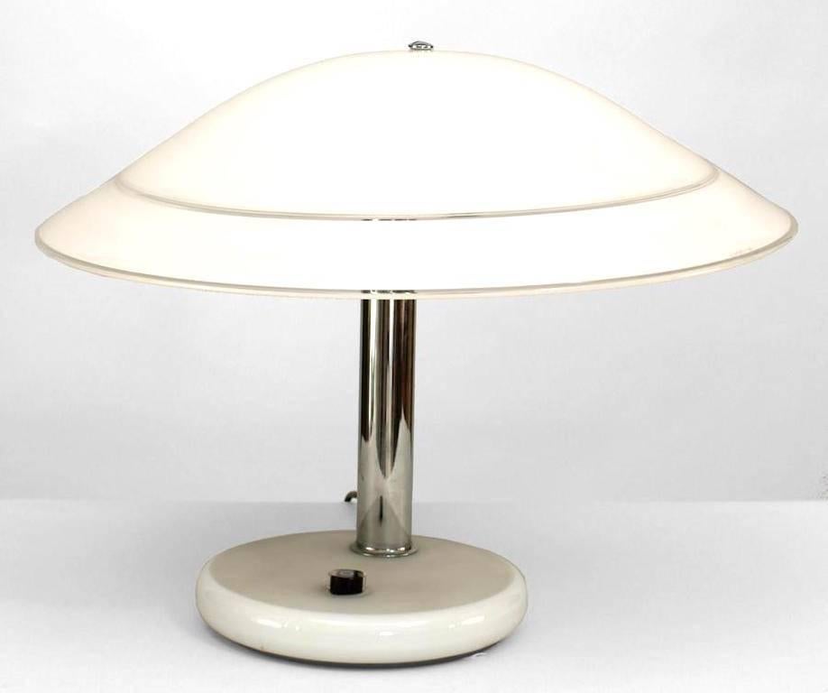 Lampe de table vénitienne italienne des années 1970 de Murano avec base en verre blanc de 9