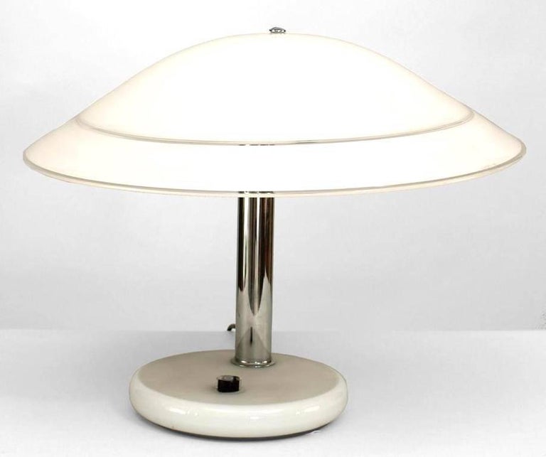 Italian 1970s Venetian Murano table lamp with white glass 9