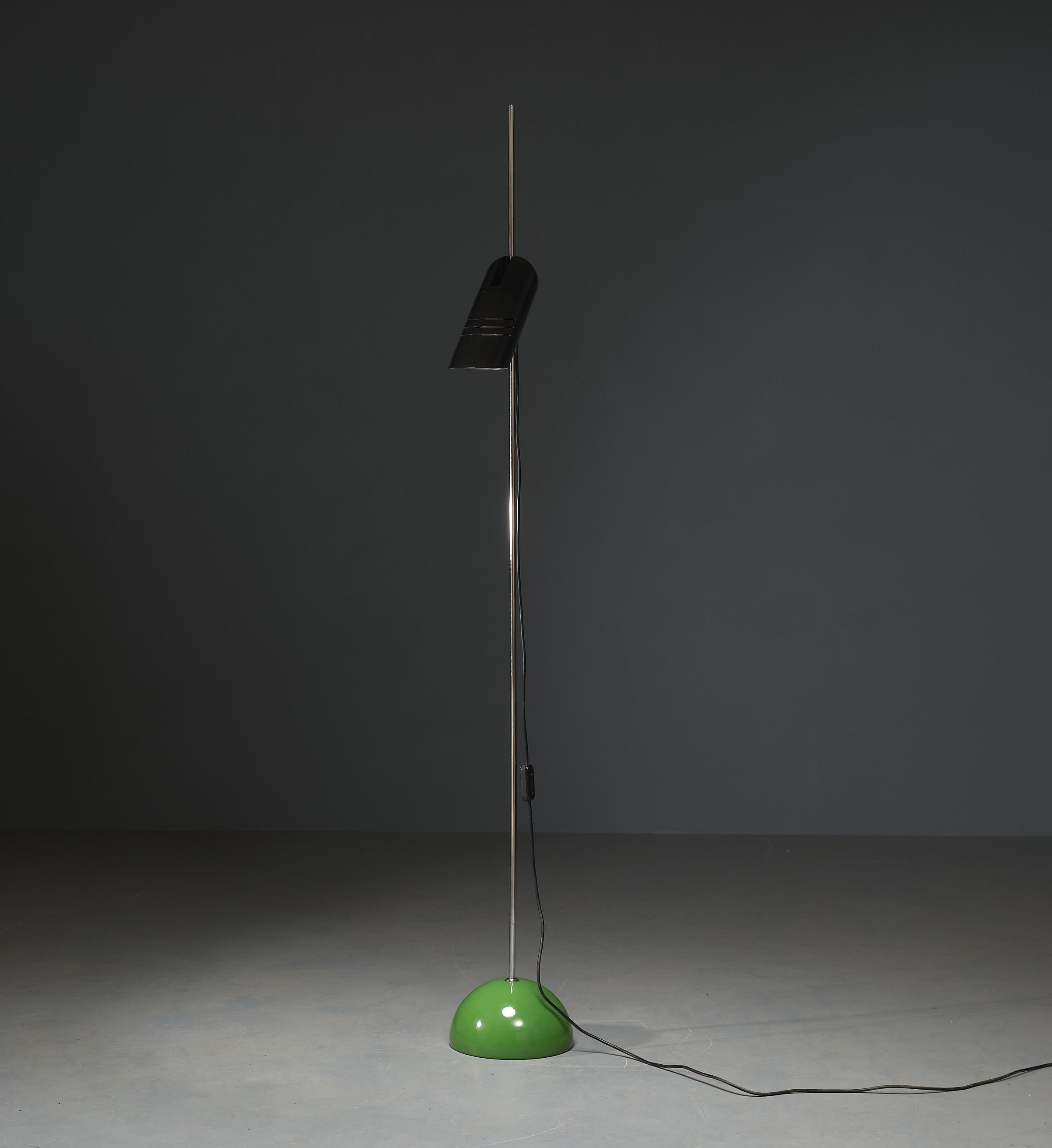 Italian 1970s Vintage Floor Lamp with Adjustable  Diffuser For Sale 3