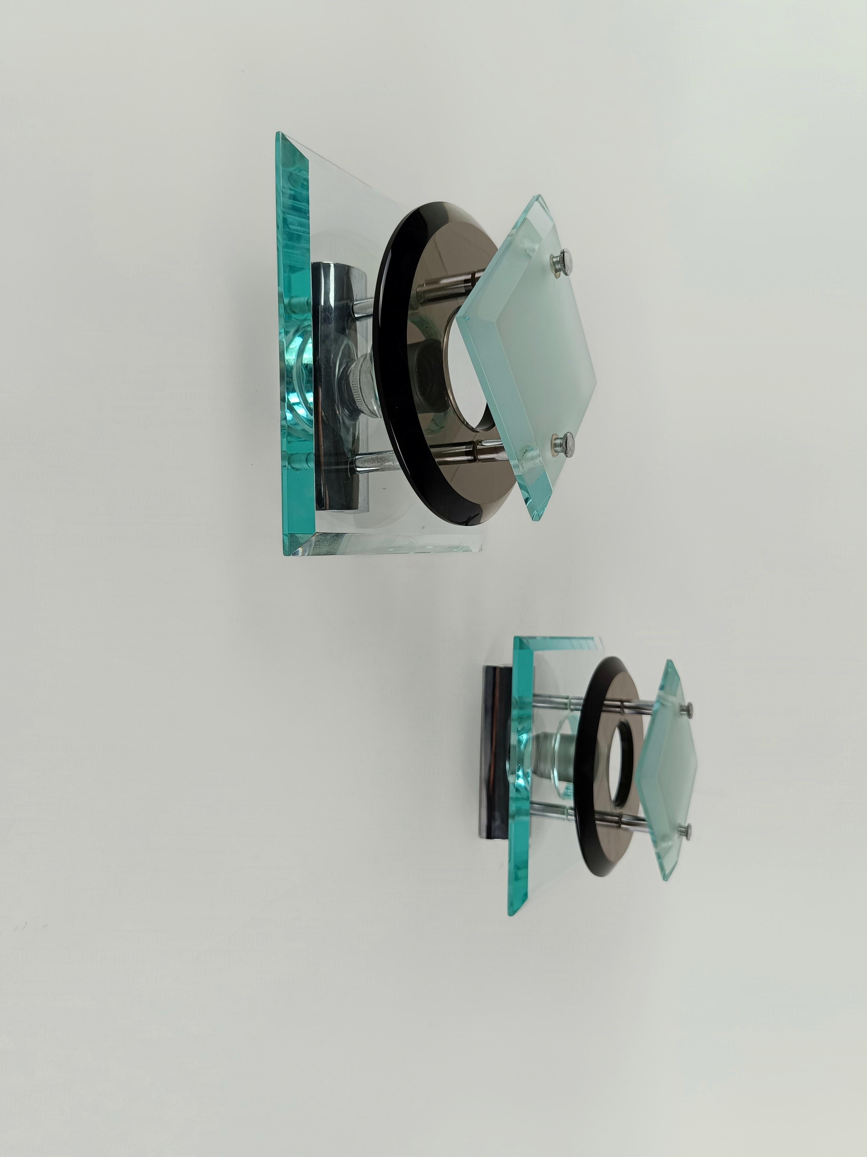 Italienische 1970er Wandleuchten Sconces aus verchromtem Metall und farbigem und abgeschrägtem Glas im Angebot 13