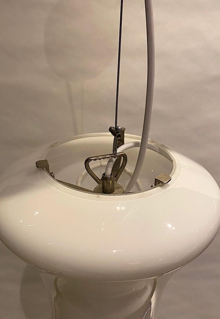 Late 20th Century Italian 1970s White and Beige Blown Glass Pendant Light For Sale