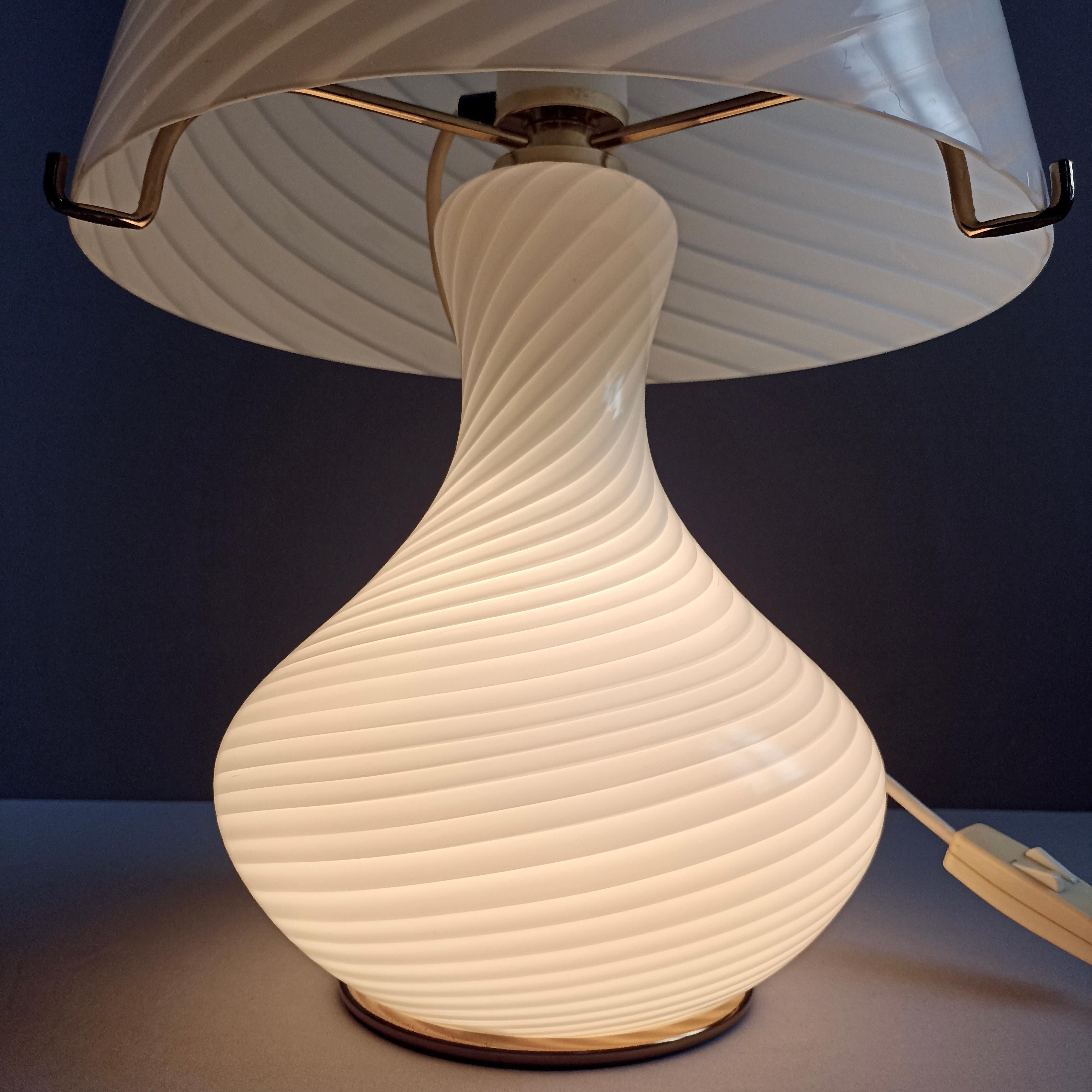 Murano 1970s Mushroom Swirled Art Glass XL Size Four-Light Table Lamp For Sale 7