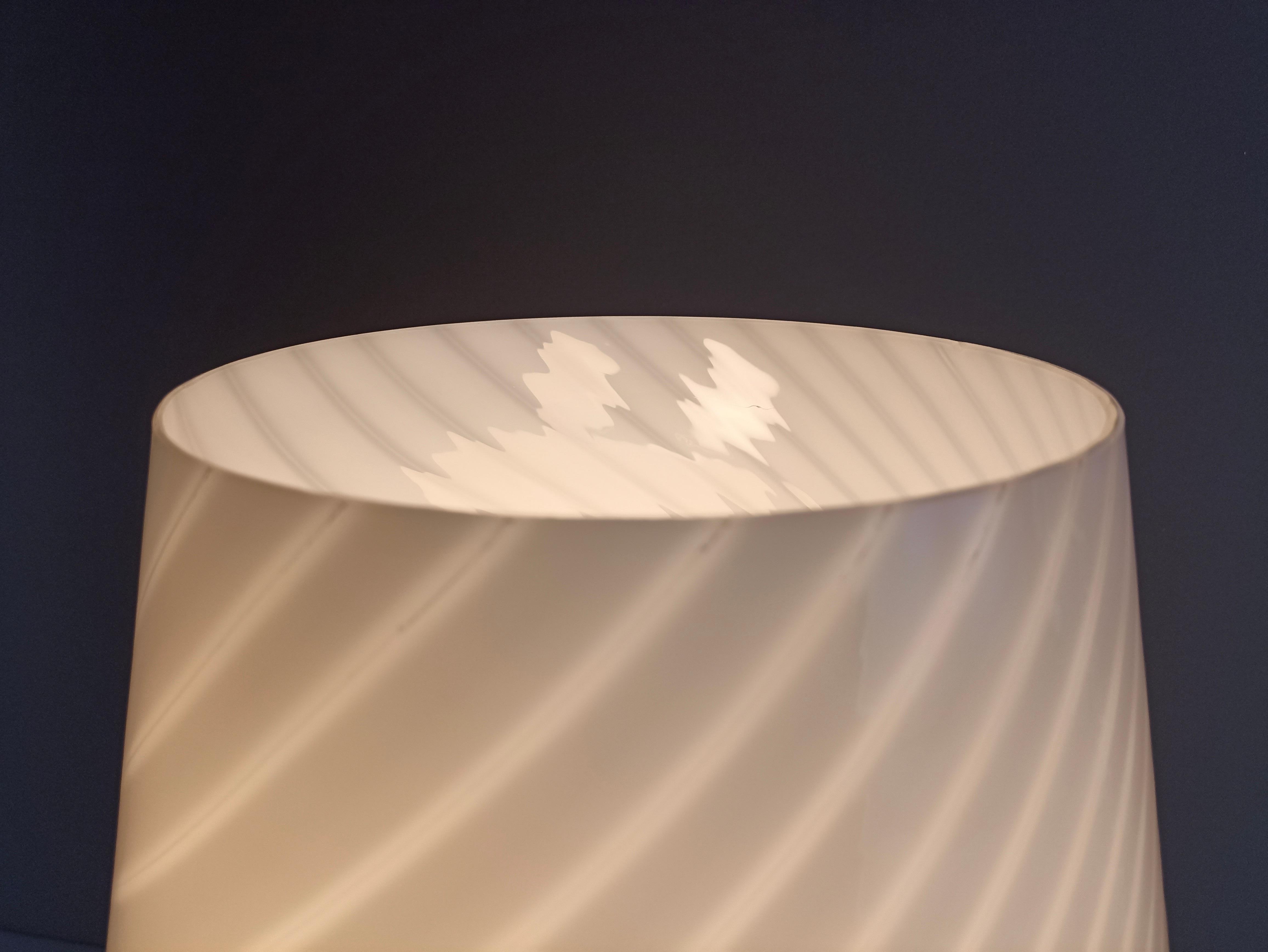 Murano 1970s Mushroom Swirled Art Glass XL Size Four-Light Table Lamp For Sale 10