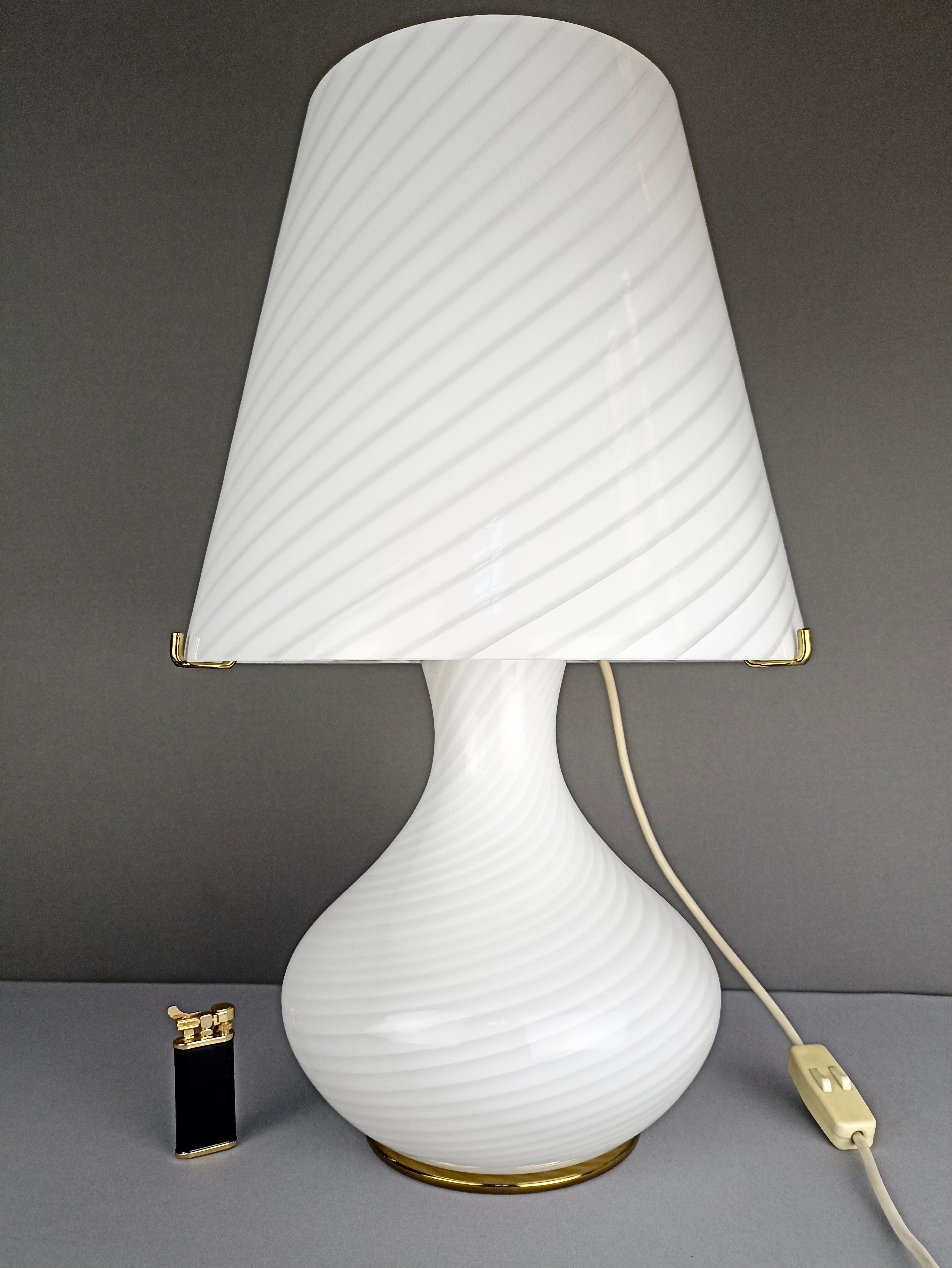 Murano 1970s Mushroom Swirled Art Glass XL Size Four-Light Table Lamp For Sale 11