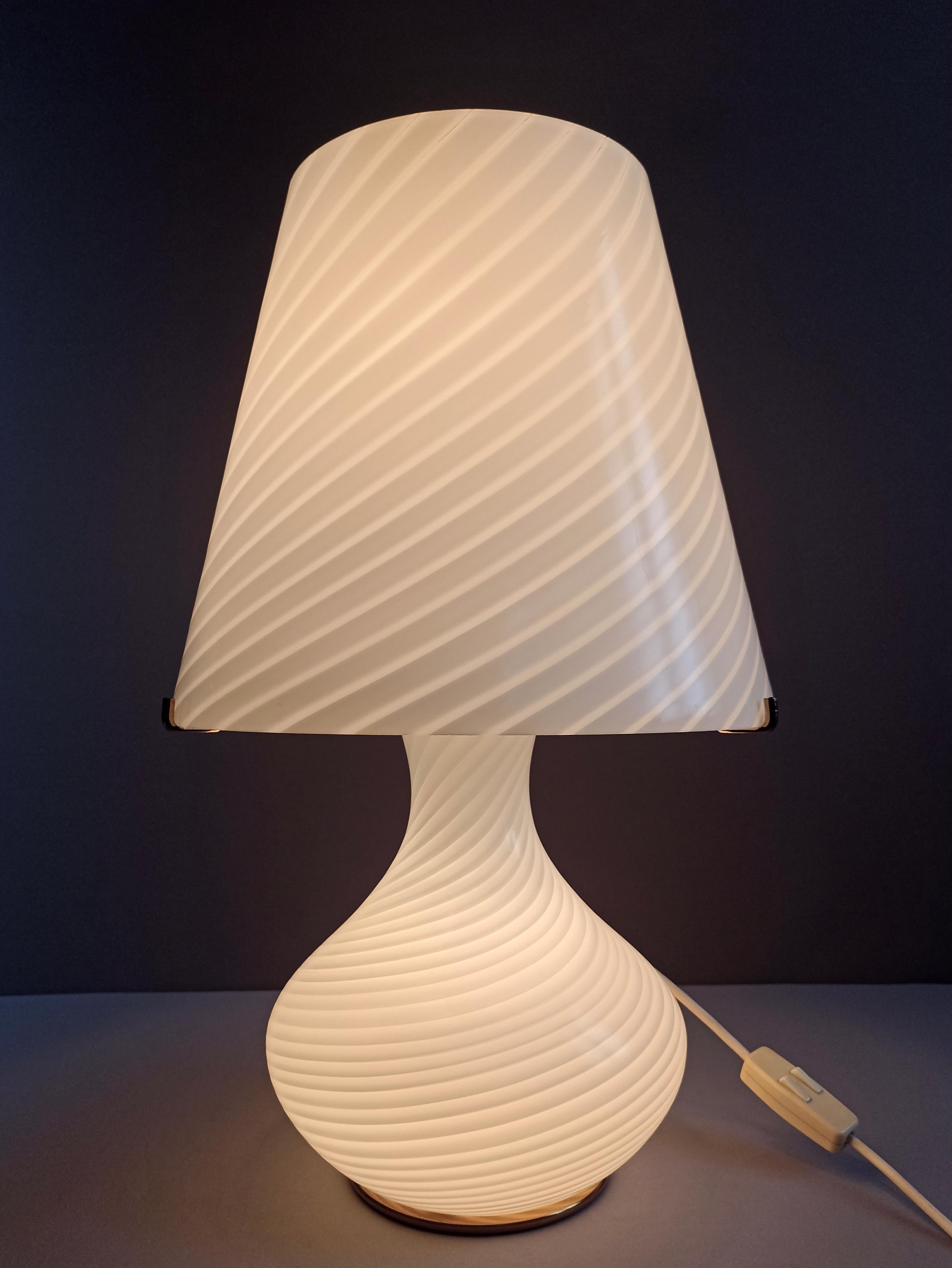 Murano 1970s Mushroom Swirled Art Glass XL Size Four-Light Table Lamp For Sale 12