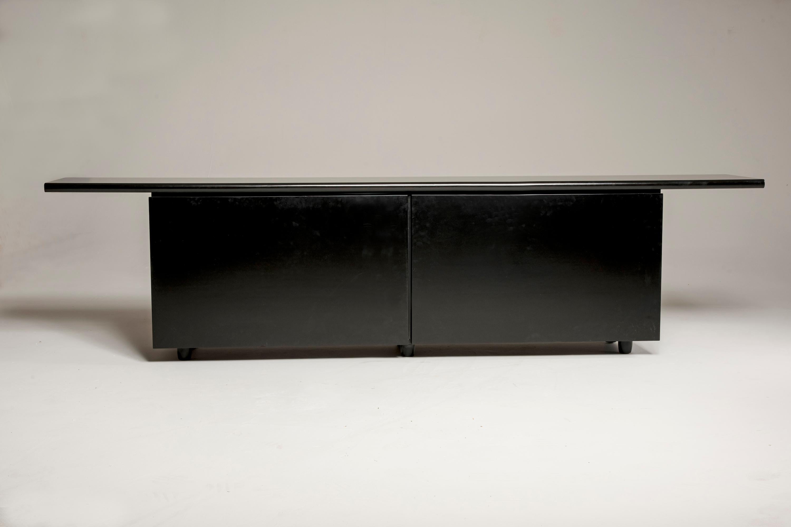 Italian 1977 Sheraton Acerbis Walnut Black Lacquered Wood Sliding Doors Credenza 7