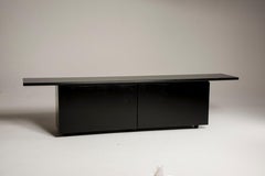 Italian 1977 Sheraton Acerbis Walnut Black Lacquered Wood Sliding Doors Credenza