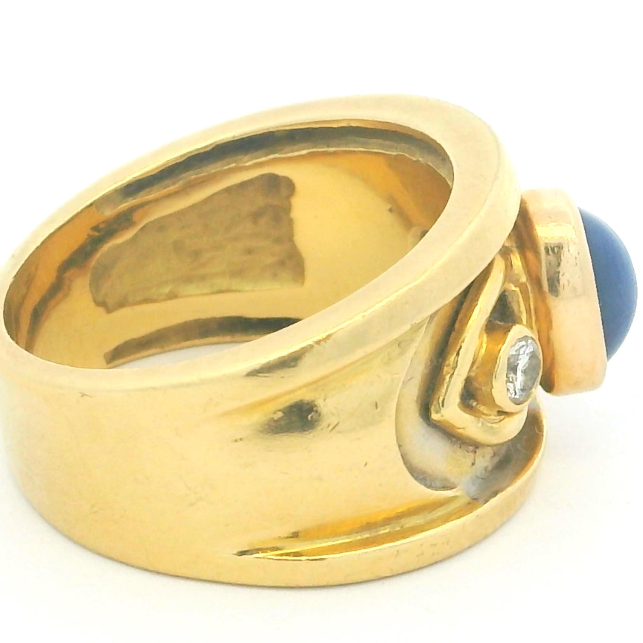 Taille cabochon Bague italienne 1980 18K étoile étrusque saphir et diamant en vente