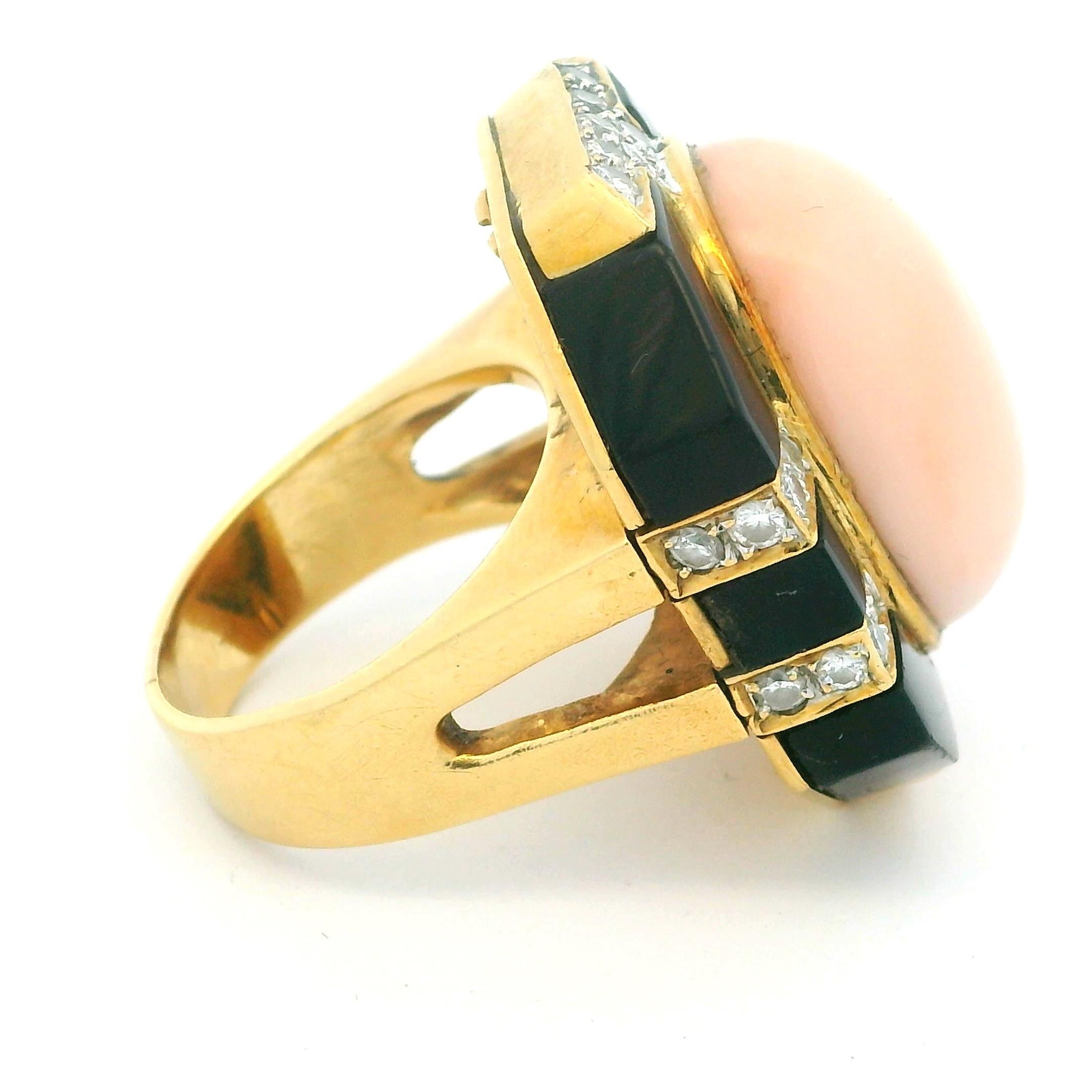 Italienischer 1980 Vintage 18K Gold Korallen Onyx und Diamant Statement Ring im Angebot 1